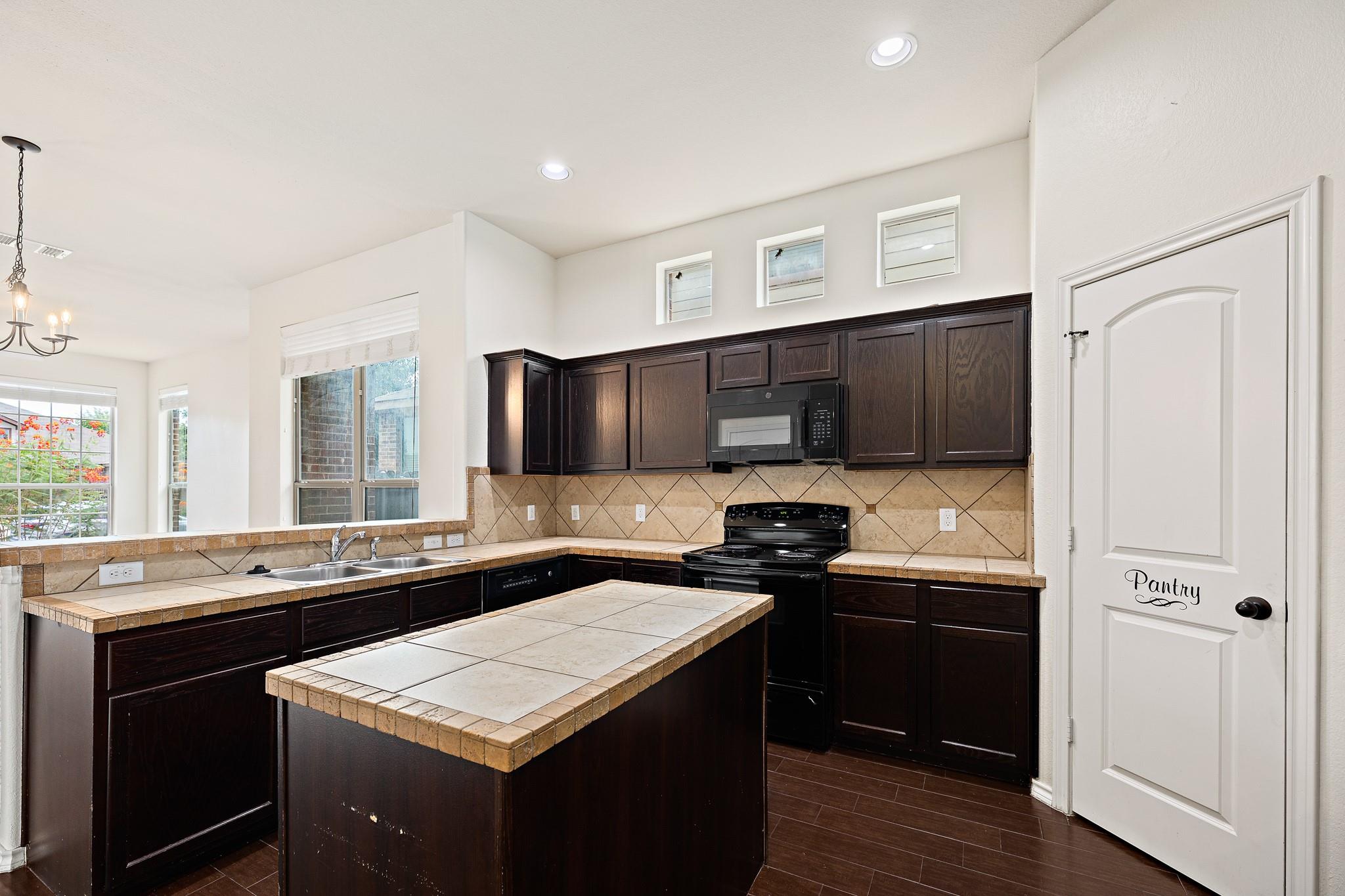 118 & 112 Creekside Villa DR