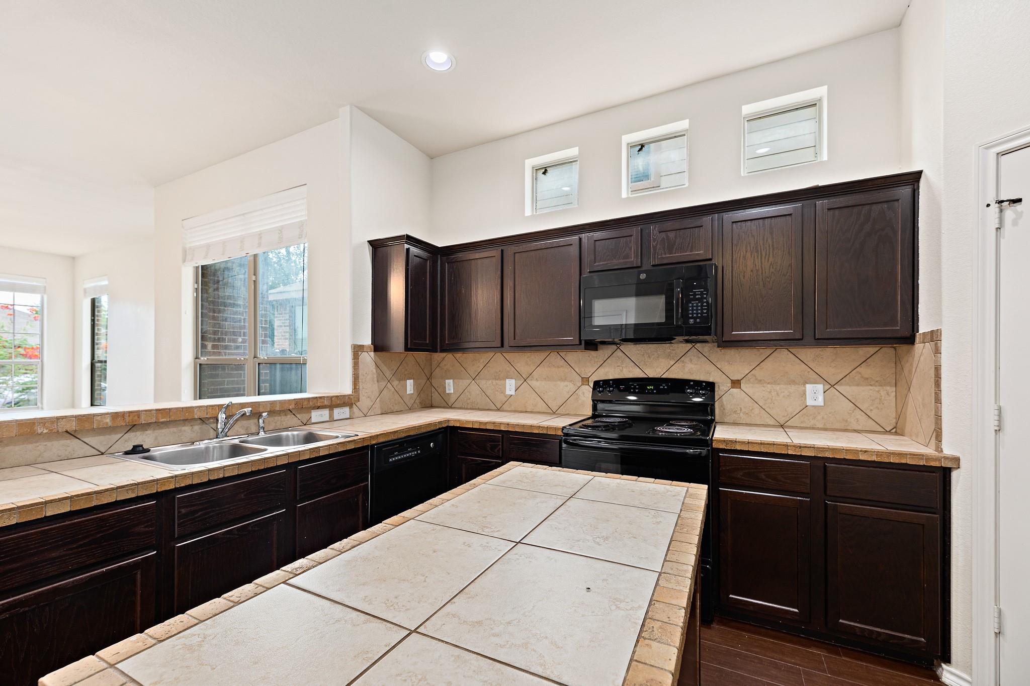 118 & 112 Creekside Villa DR