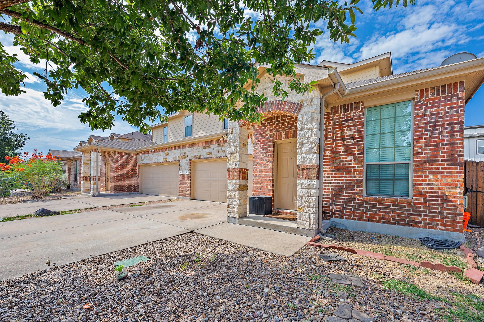 118 & 112 Creekside Villa DR