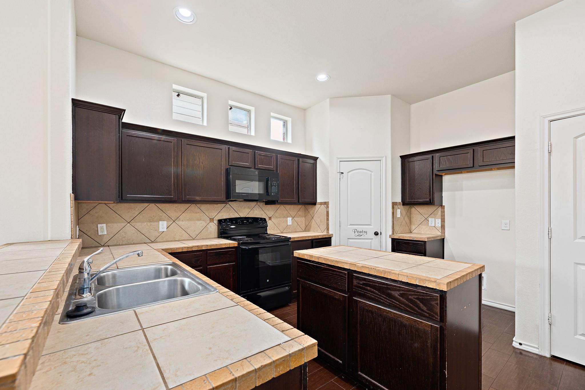 118 & 112 Creekside Villa DR