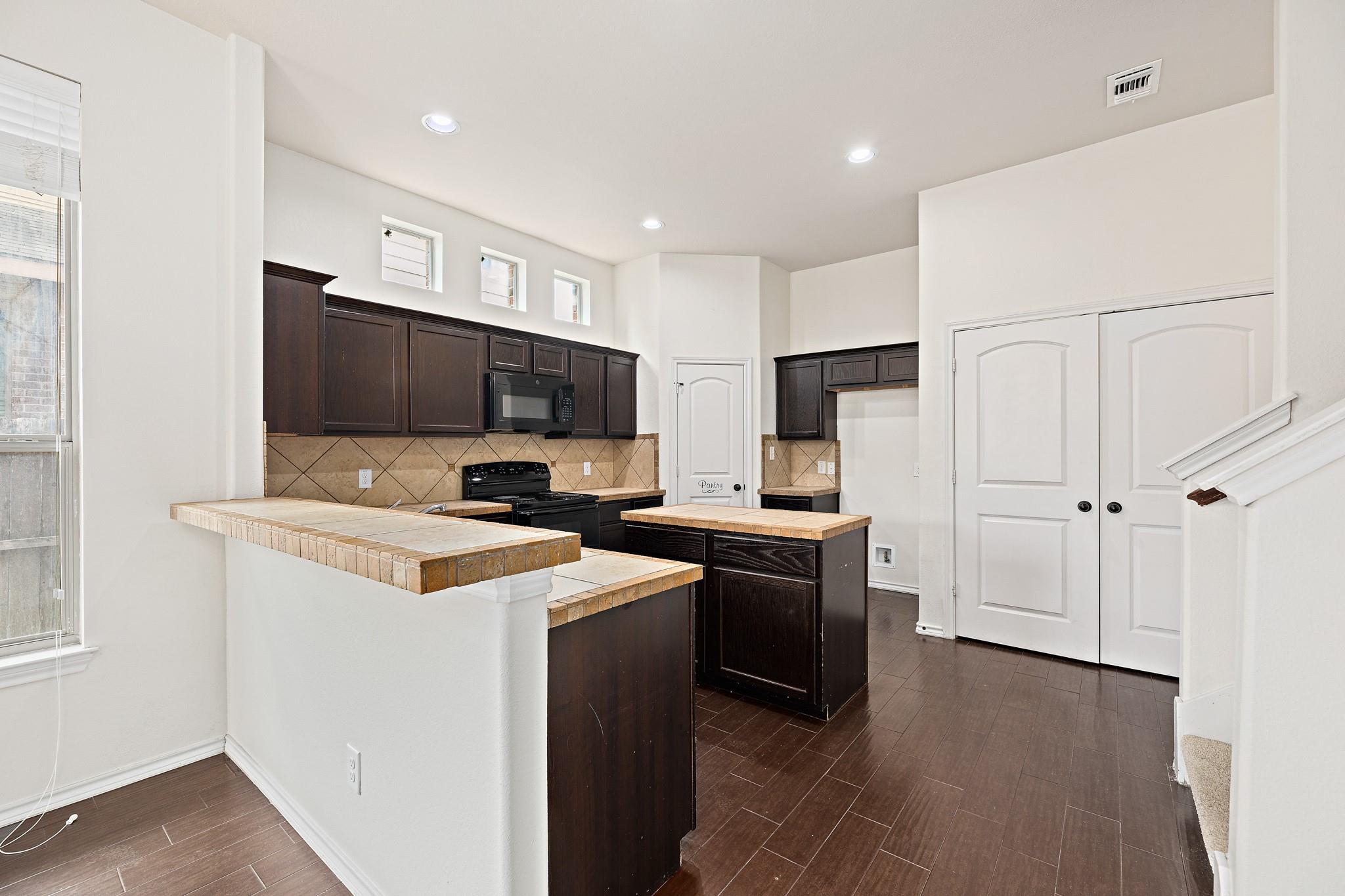118 & 112 Creekside Villa DR