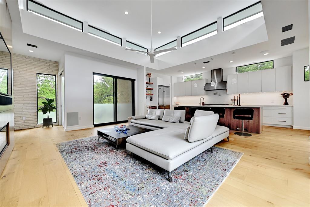 2405 Elmglen DR