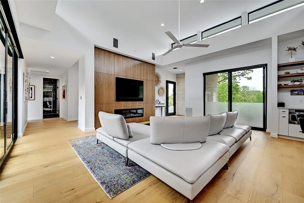 2405 Elmglen DR