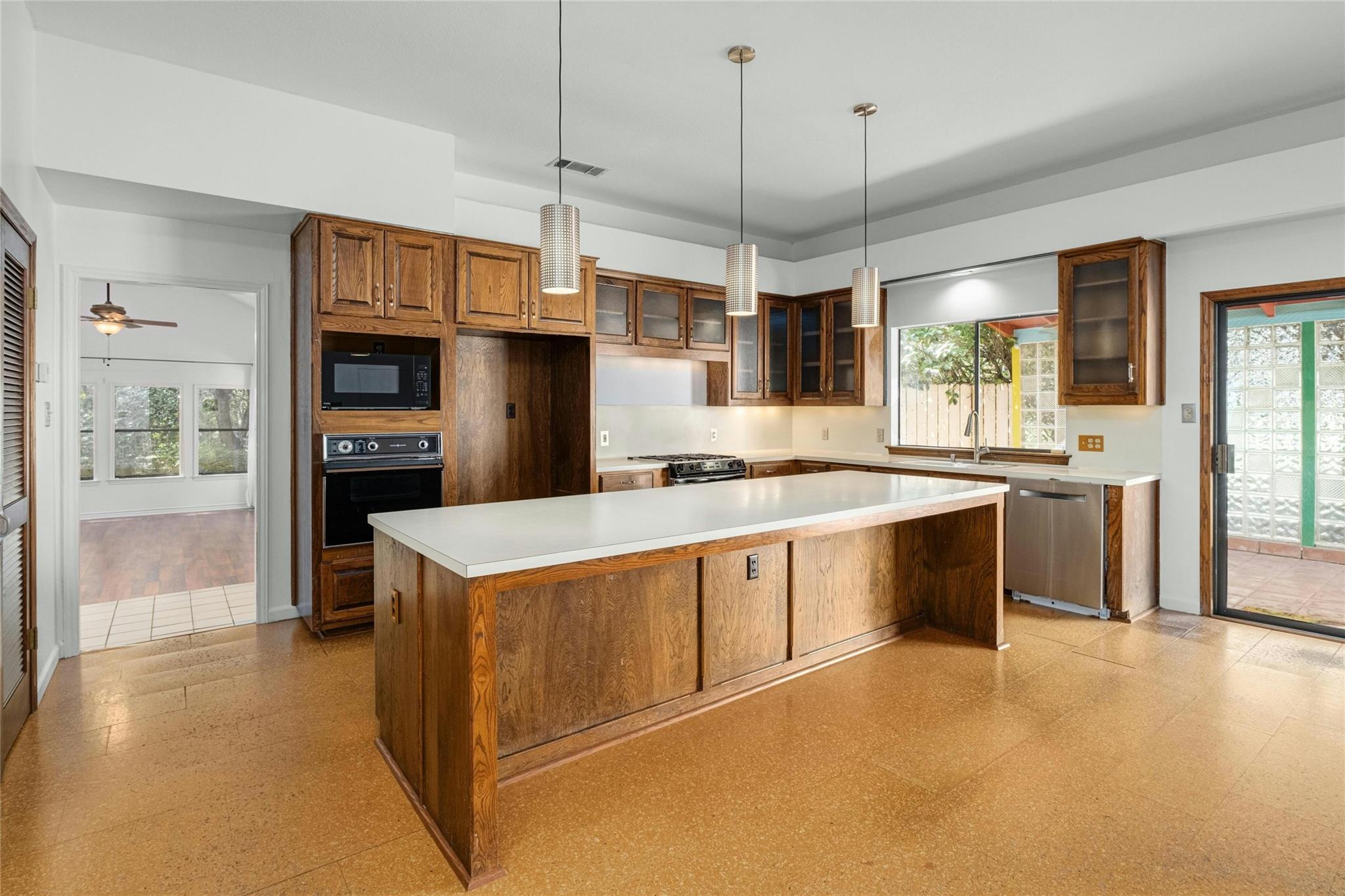 5705 Sam Houston CIR