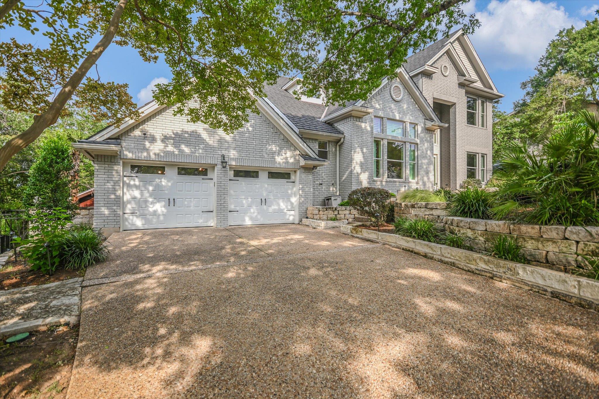 1703 Brookhaven DR