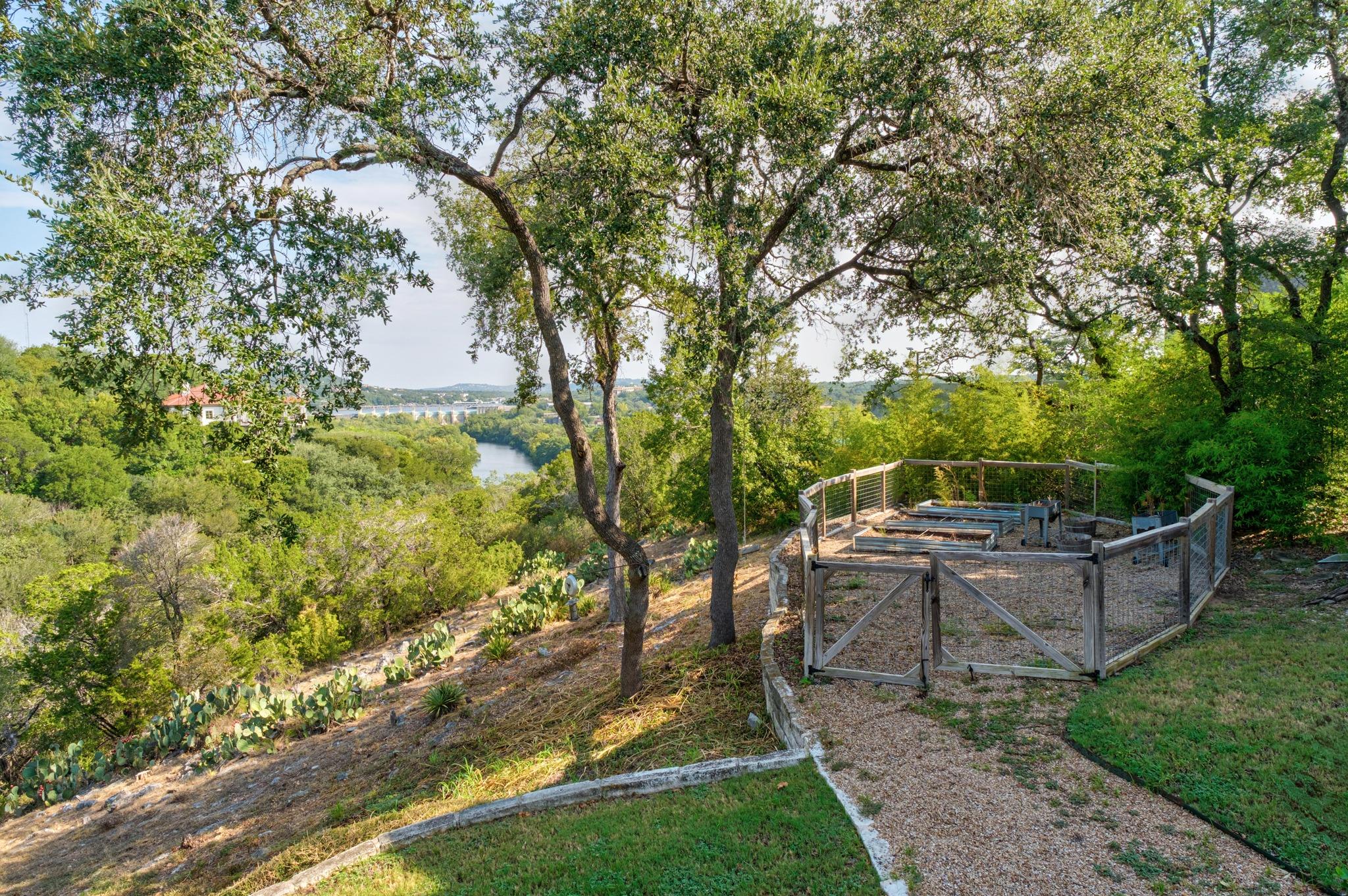 102 Canyon CIR W