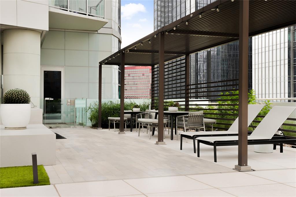 200 Congress Ave # 13A