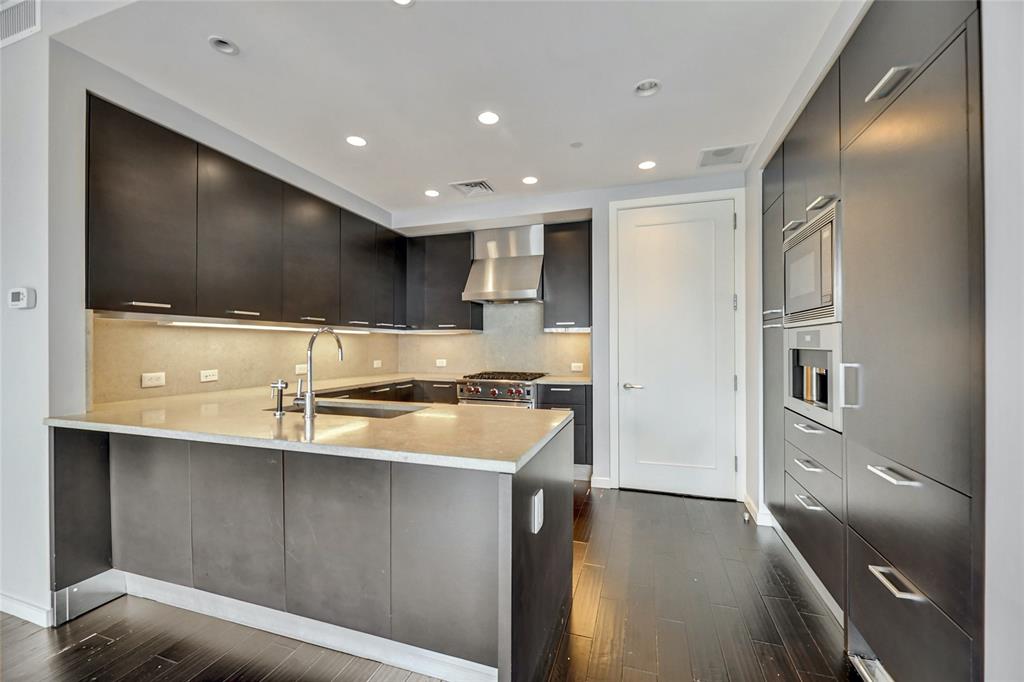 200 Congress Ave # 13A