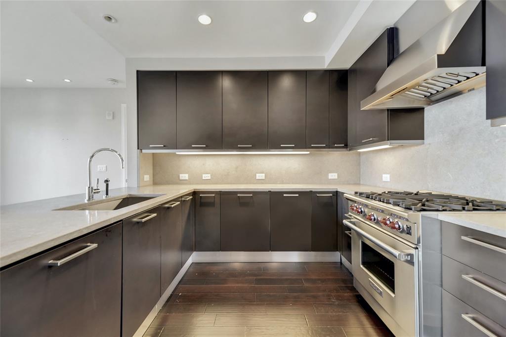 200 Congress Ave # 13A