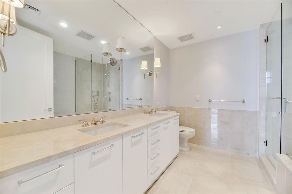 200 Congress Ave # 13A