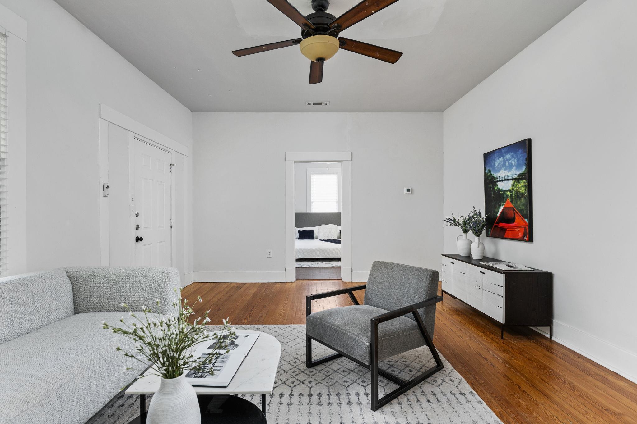207 W 39th ST