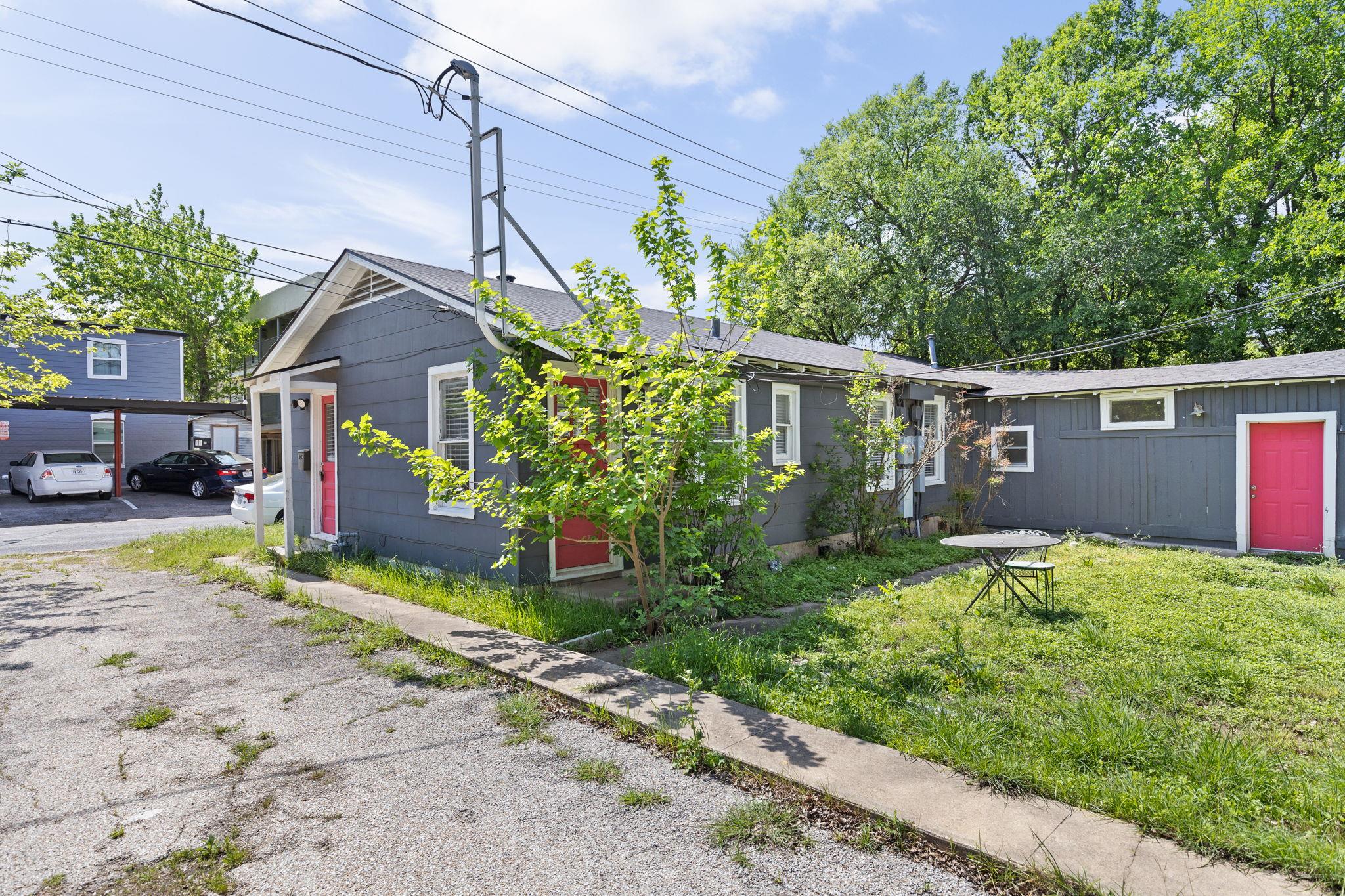207 W 39th ST