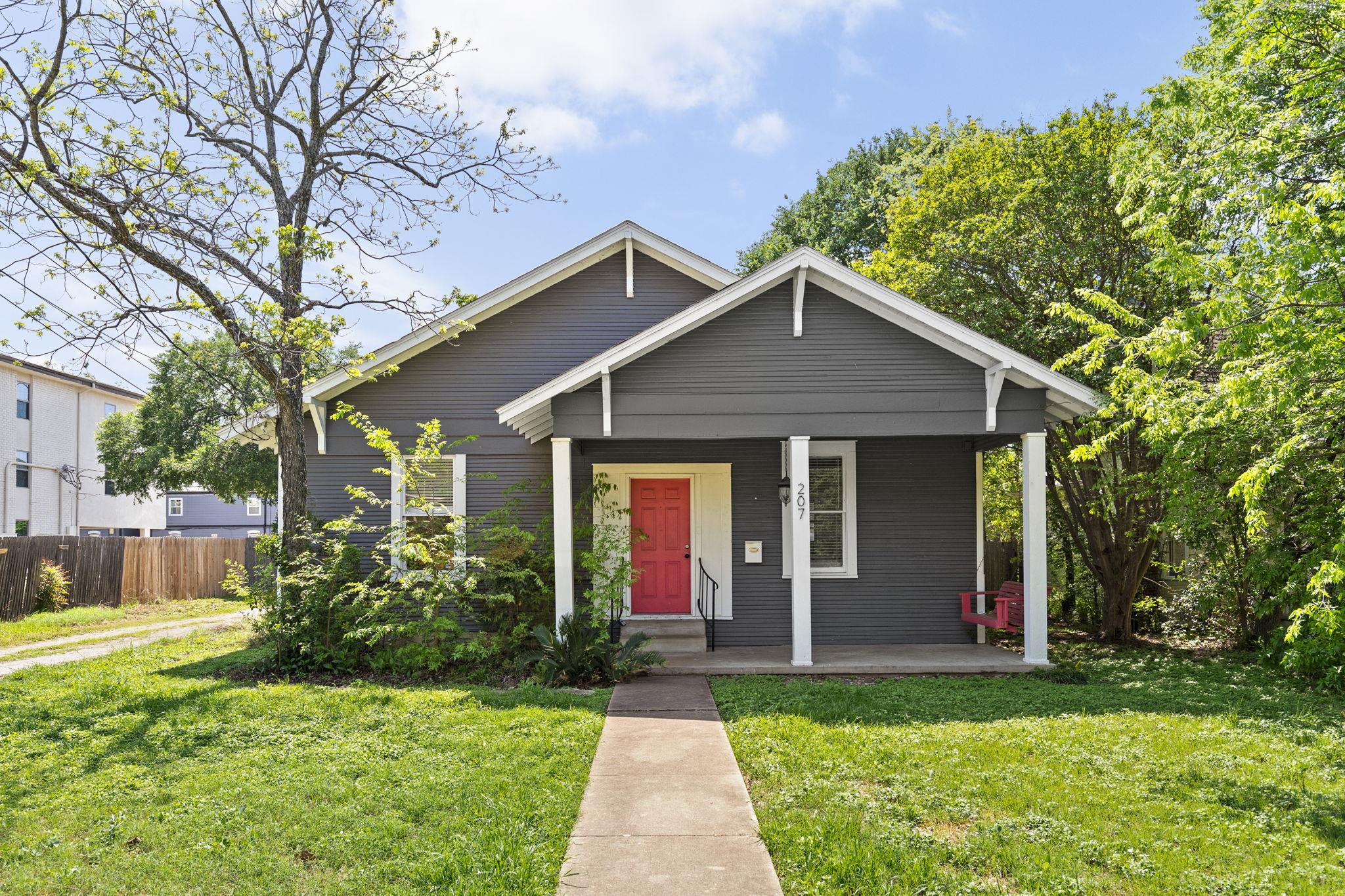 207 W 39th ST