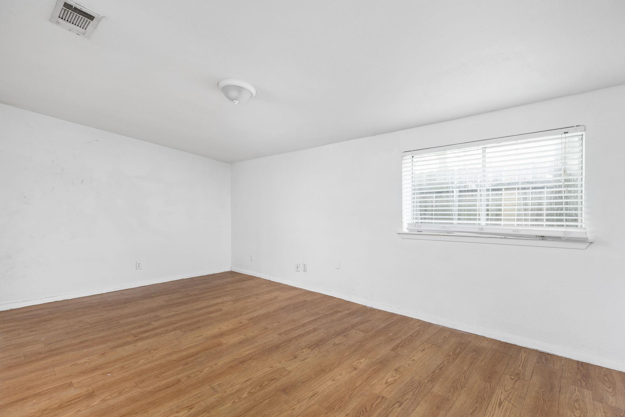 207 W 39th ST
