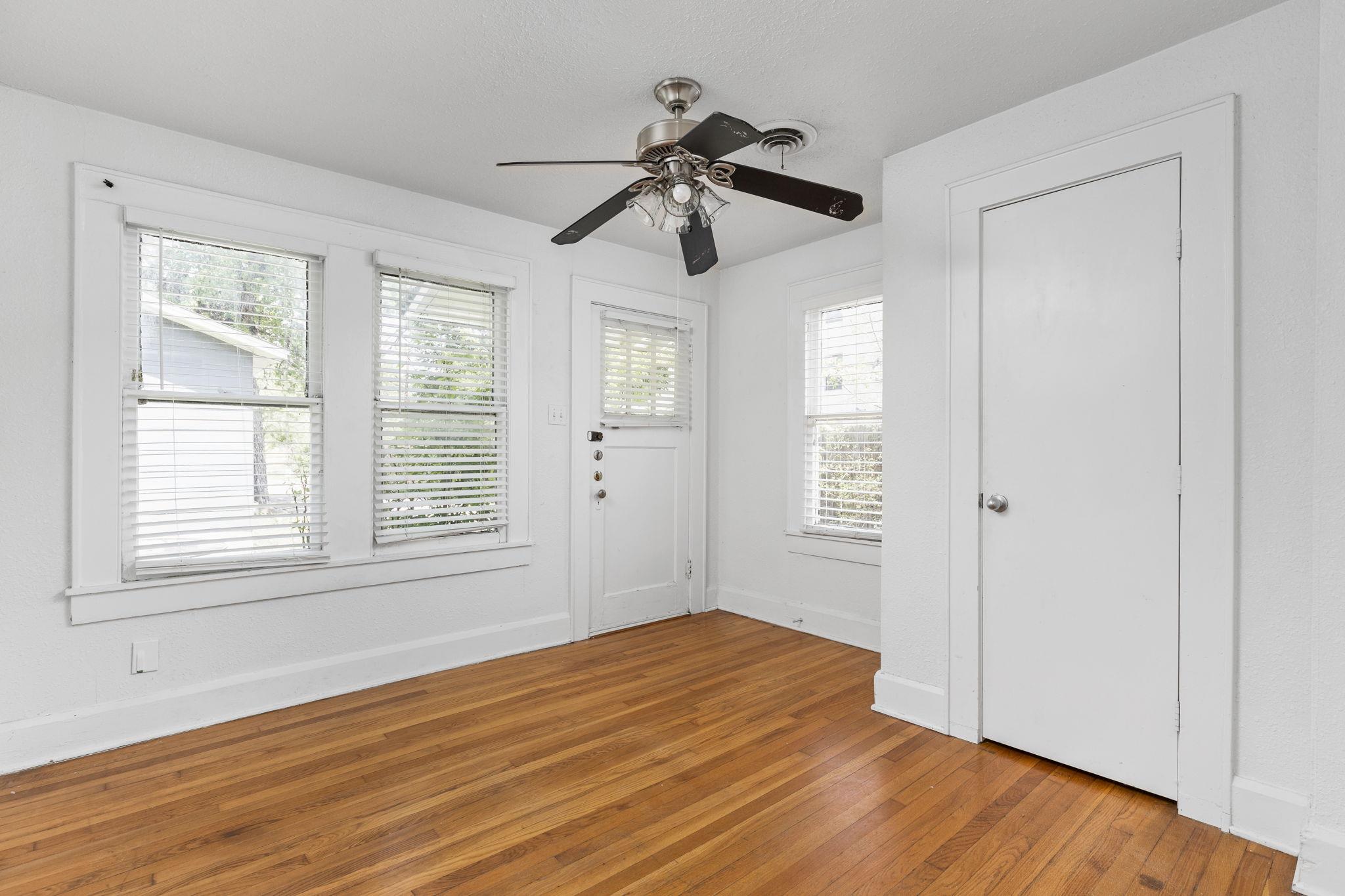 207 W 39th ST