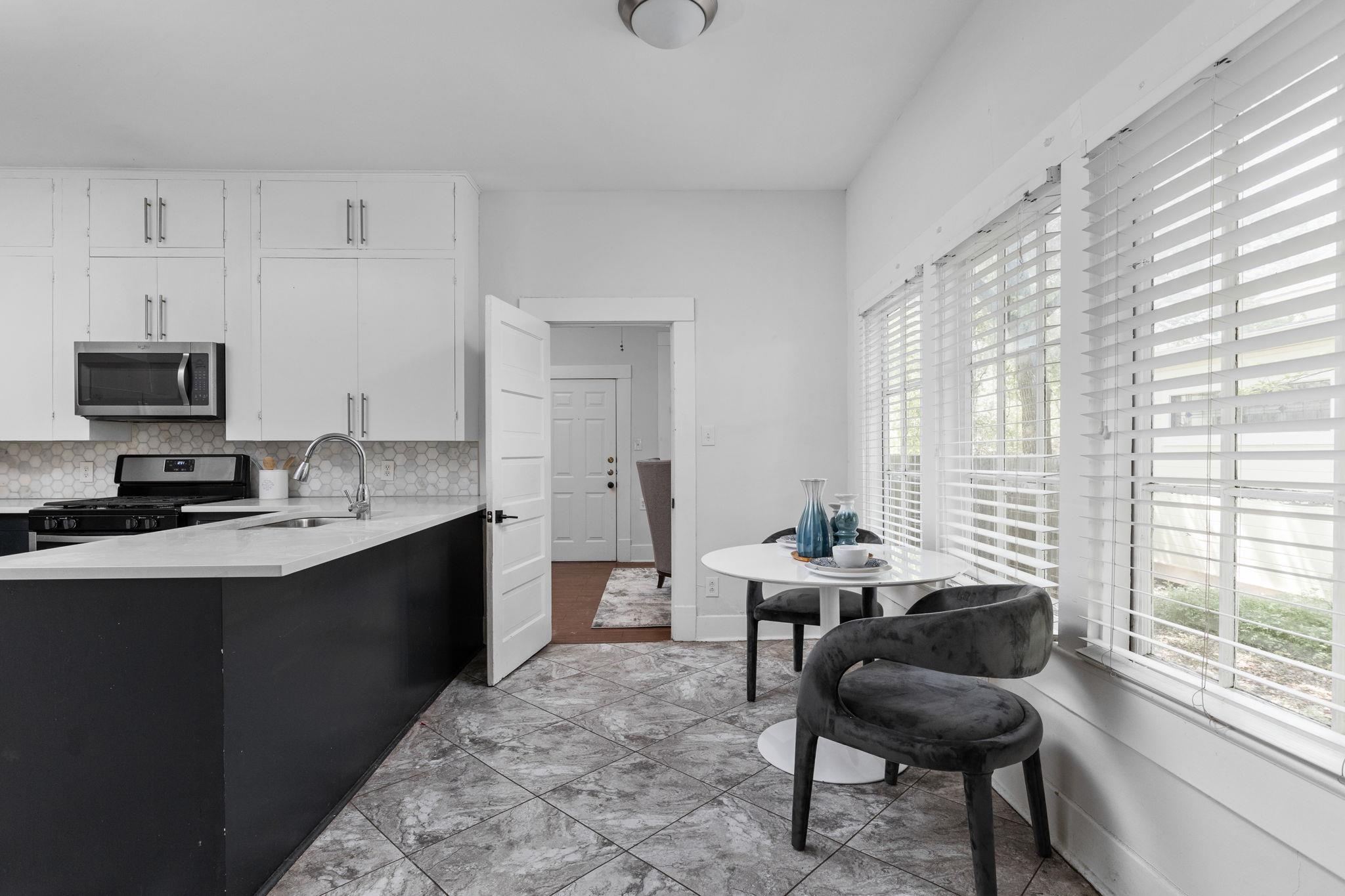 207 W 39th ST