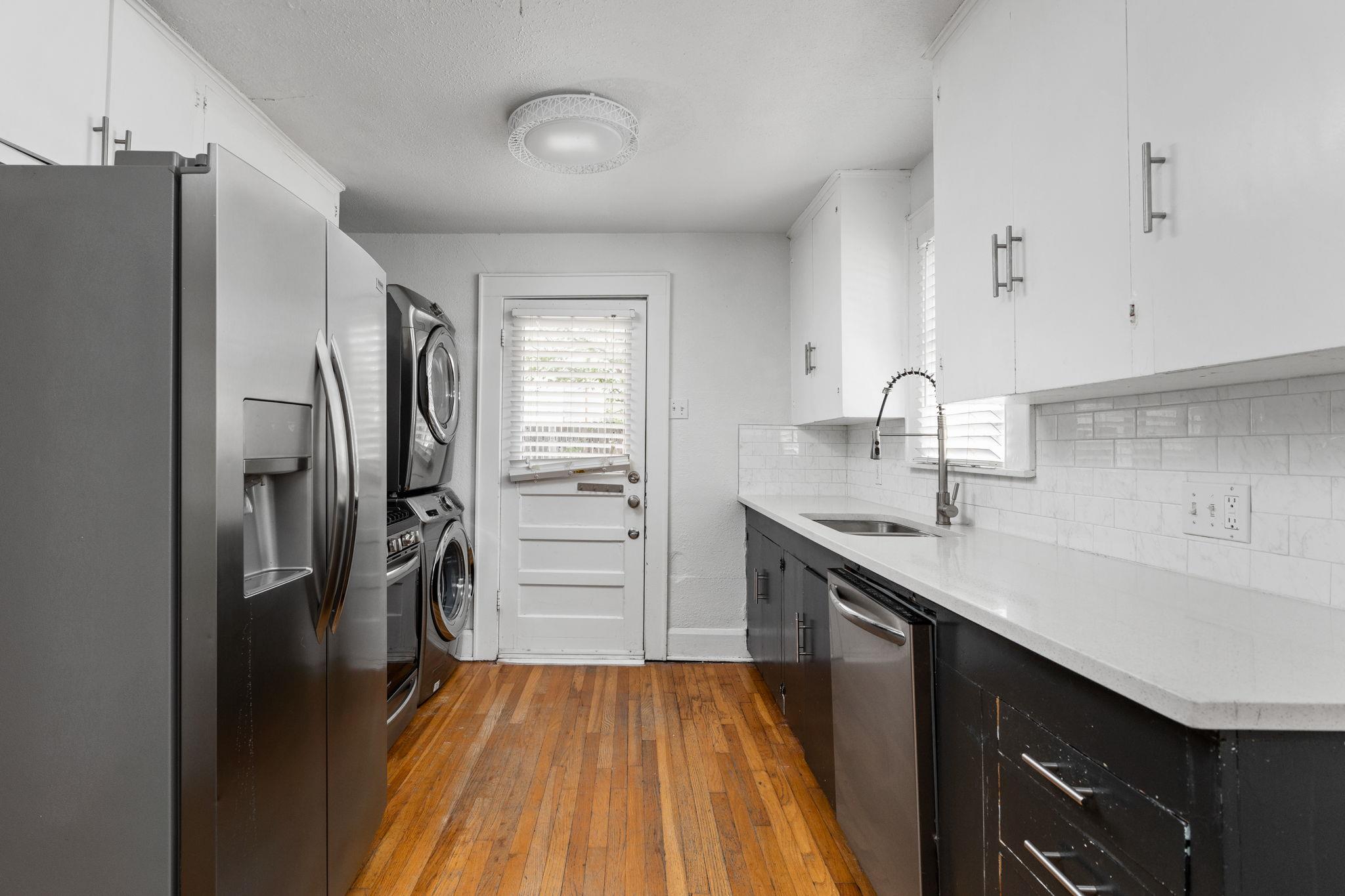 207 W 39th ST