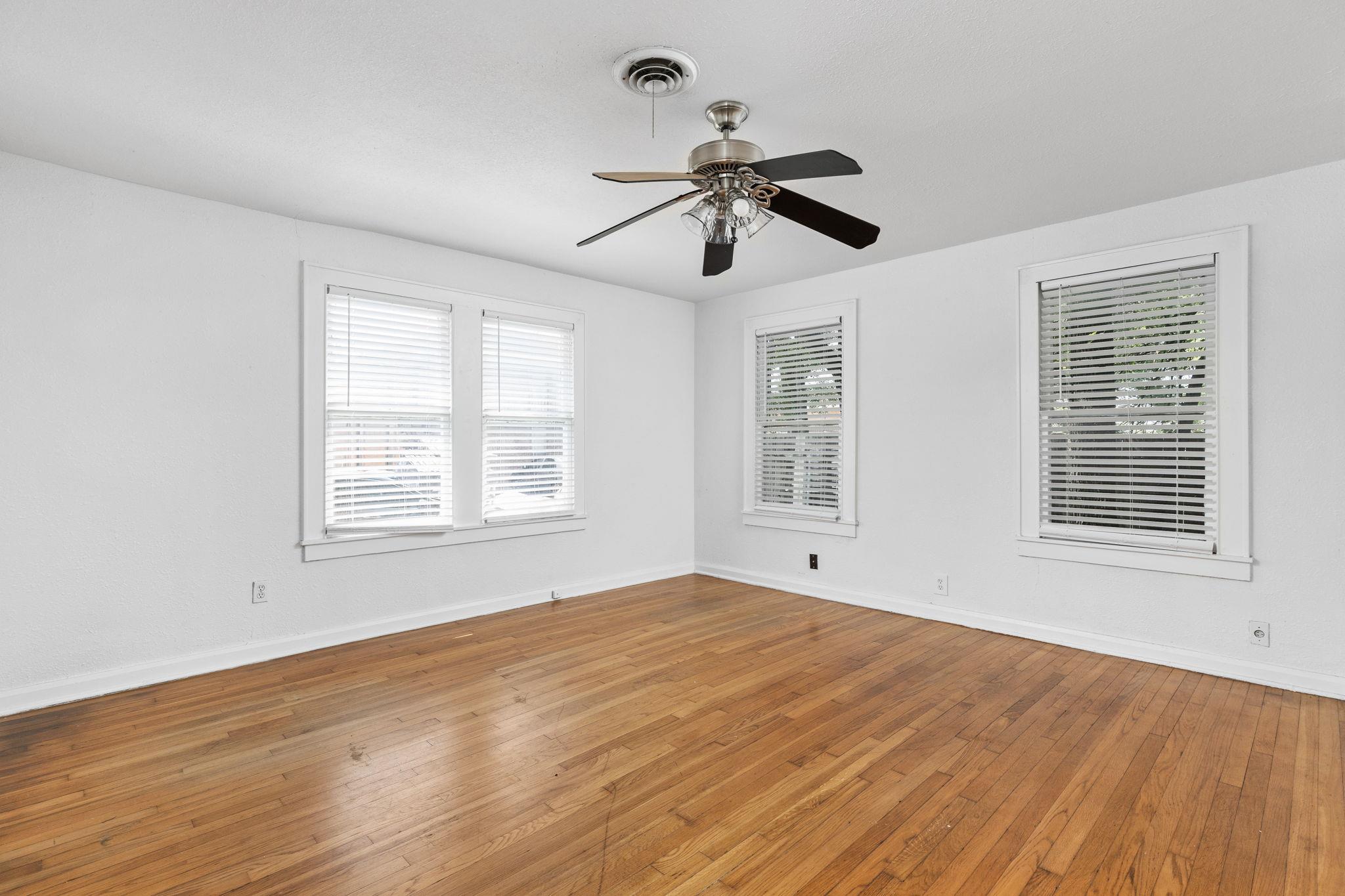 207 W 39th ST