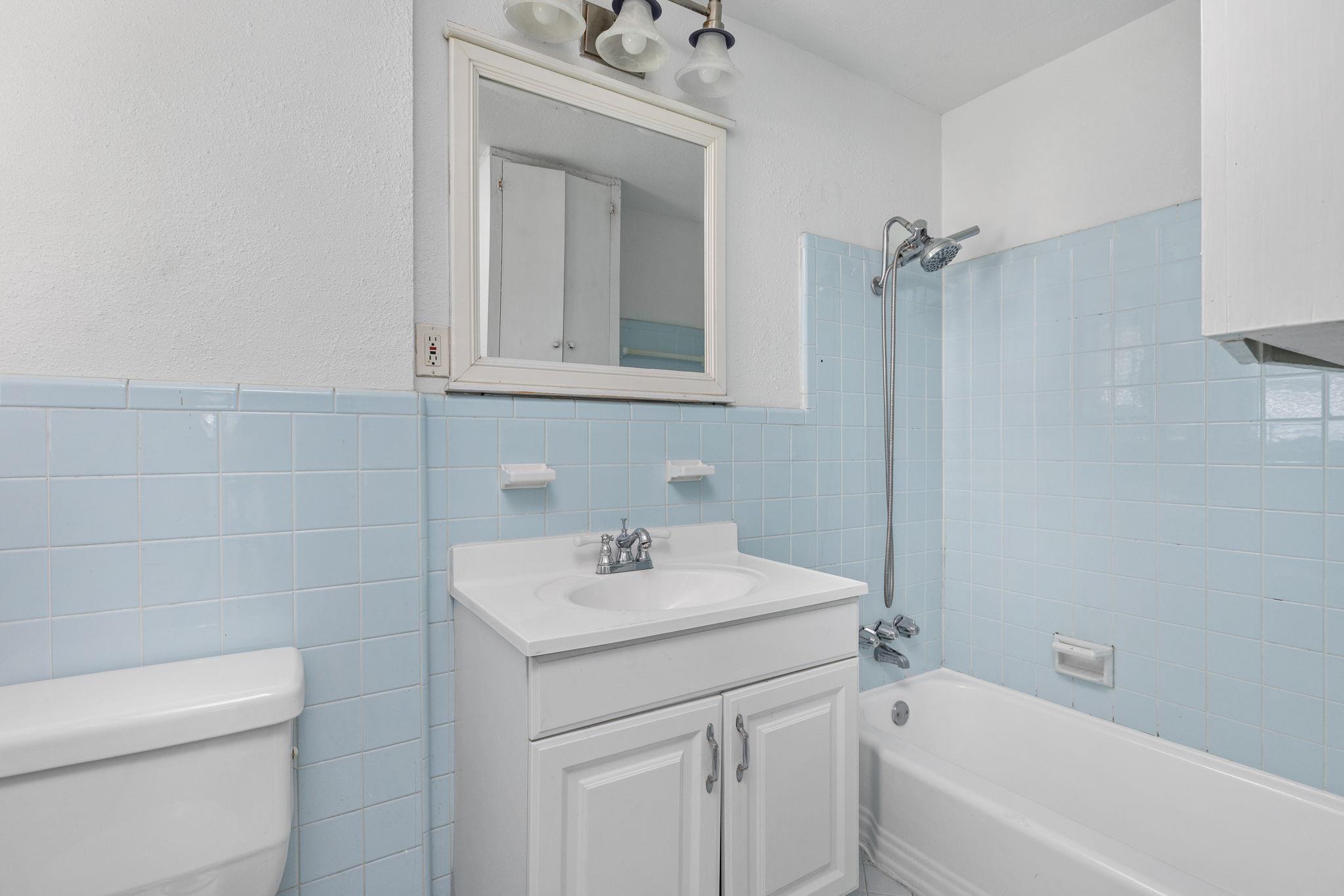 207 W 39th ST