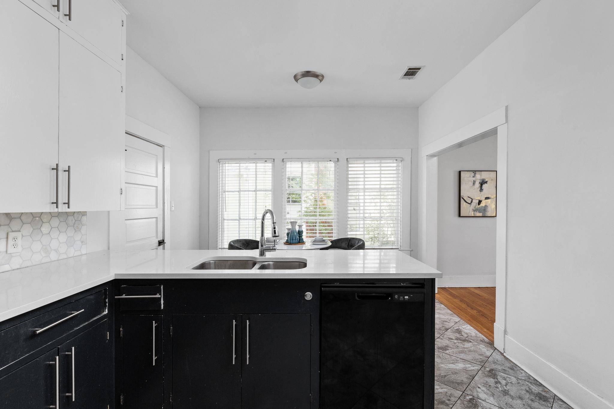 207 W 39th ST