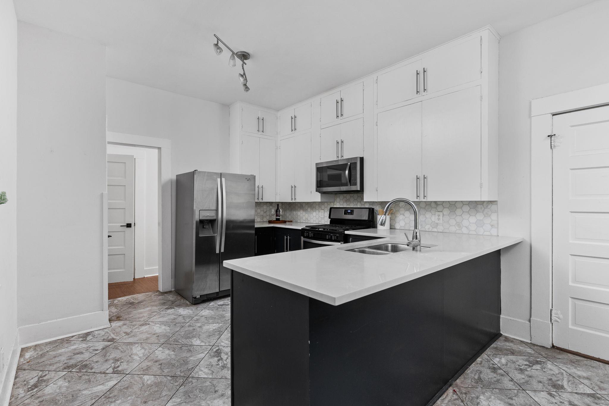 207 W 39th ST