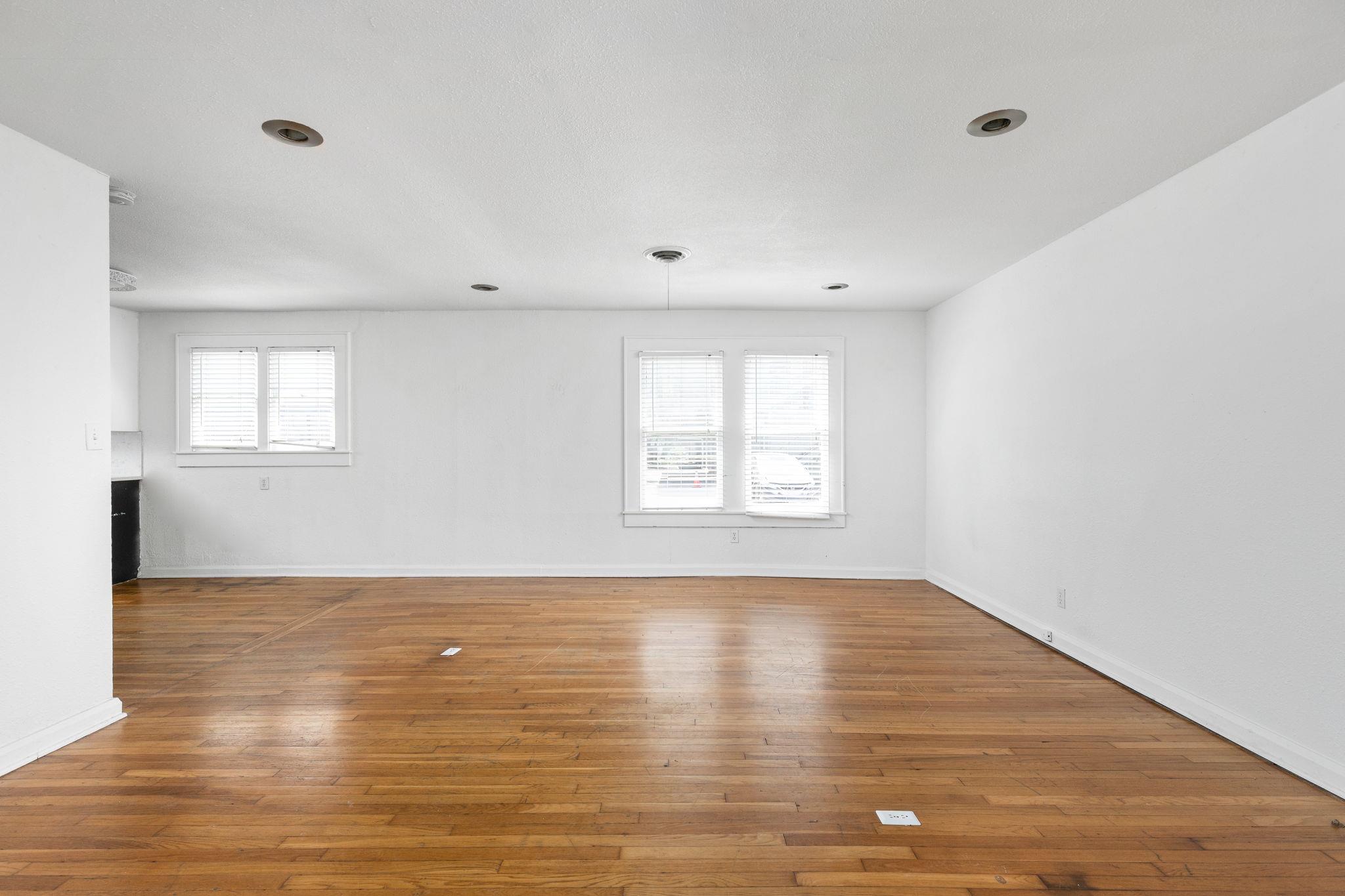 207 W 39th ST