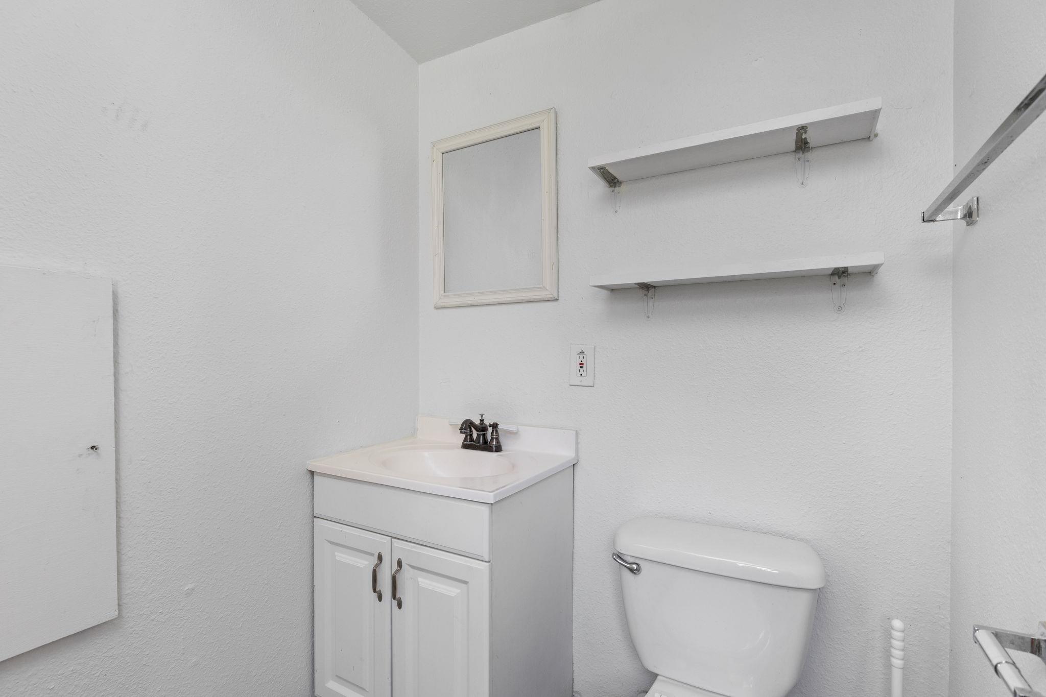 207 W 39th ST