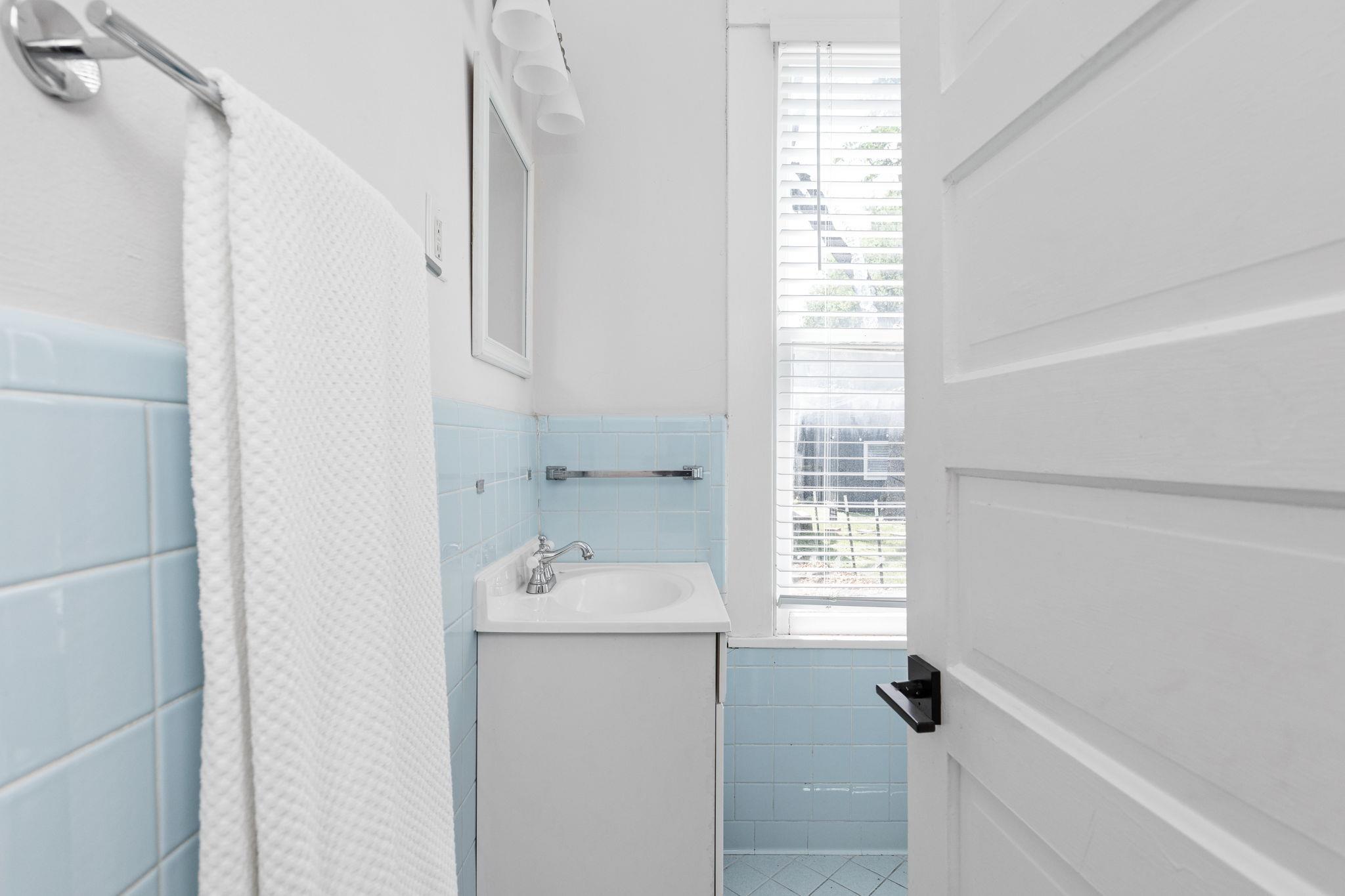 207 W 39th ST
