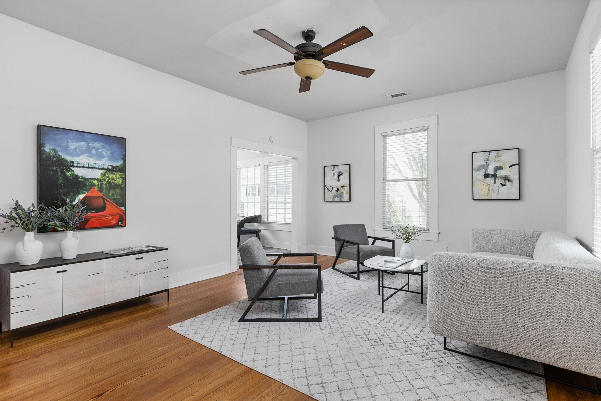 207 W 39th ST