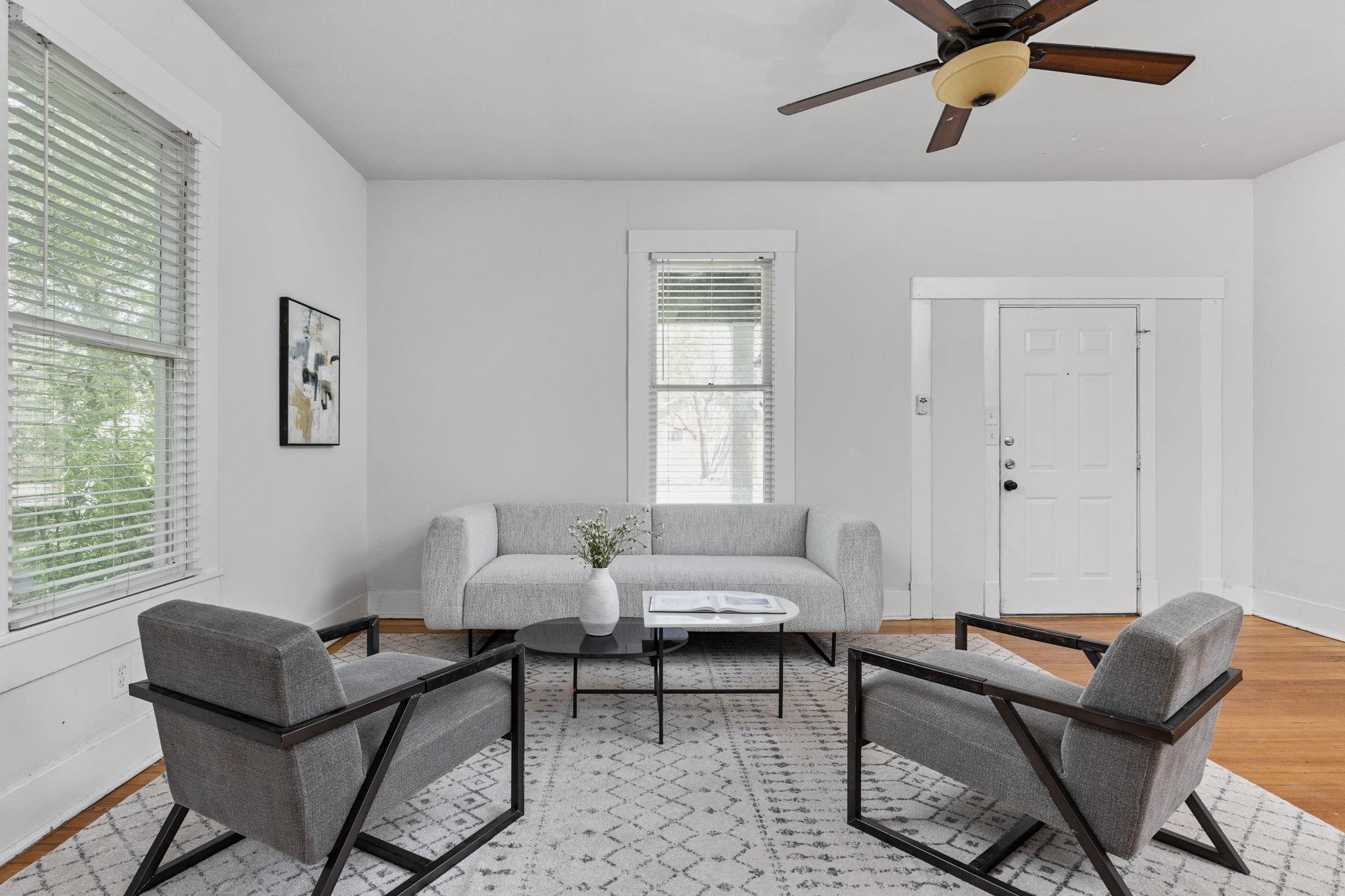 207 W 39th ST