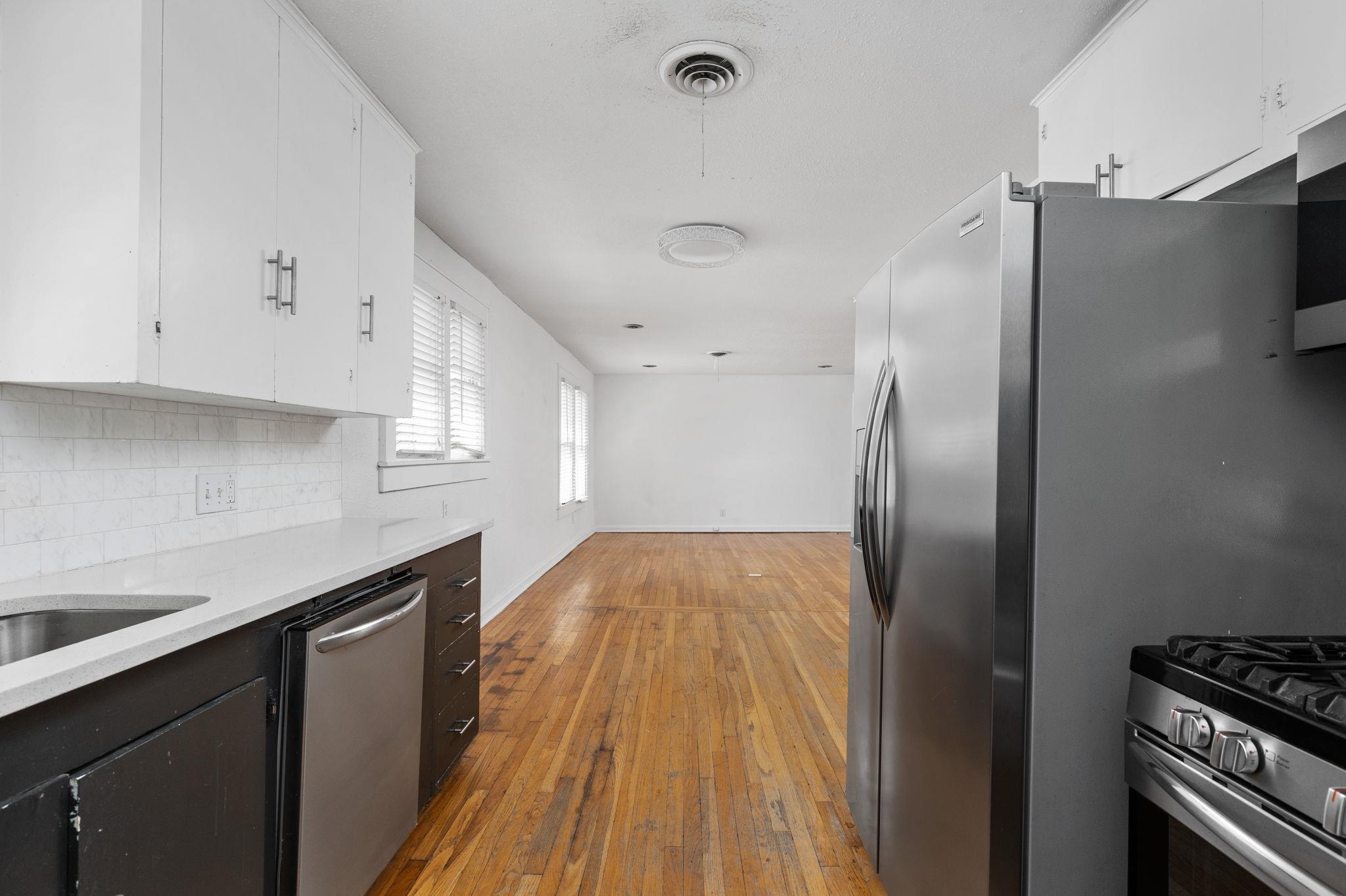 207 W 39th ST