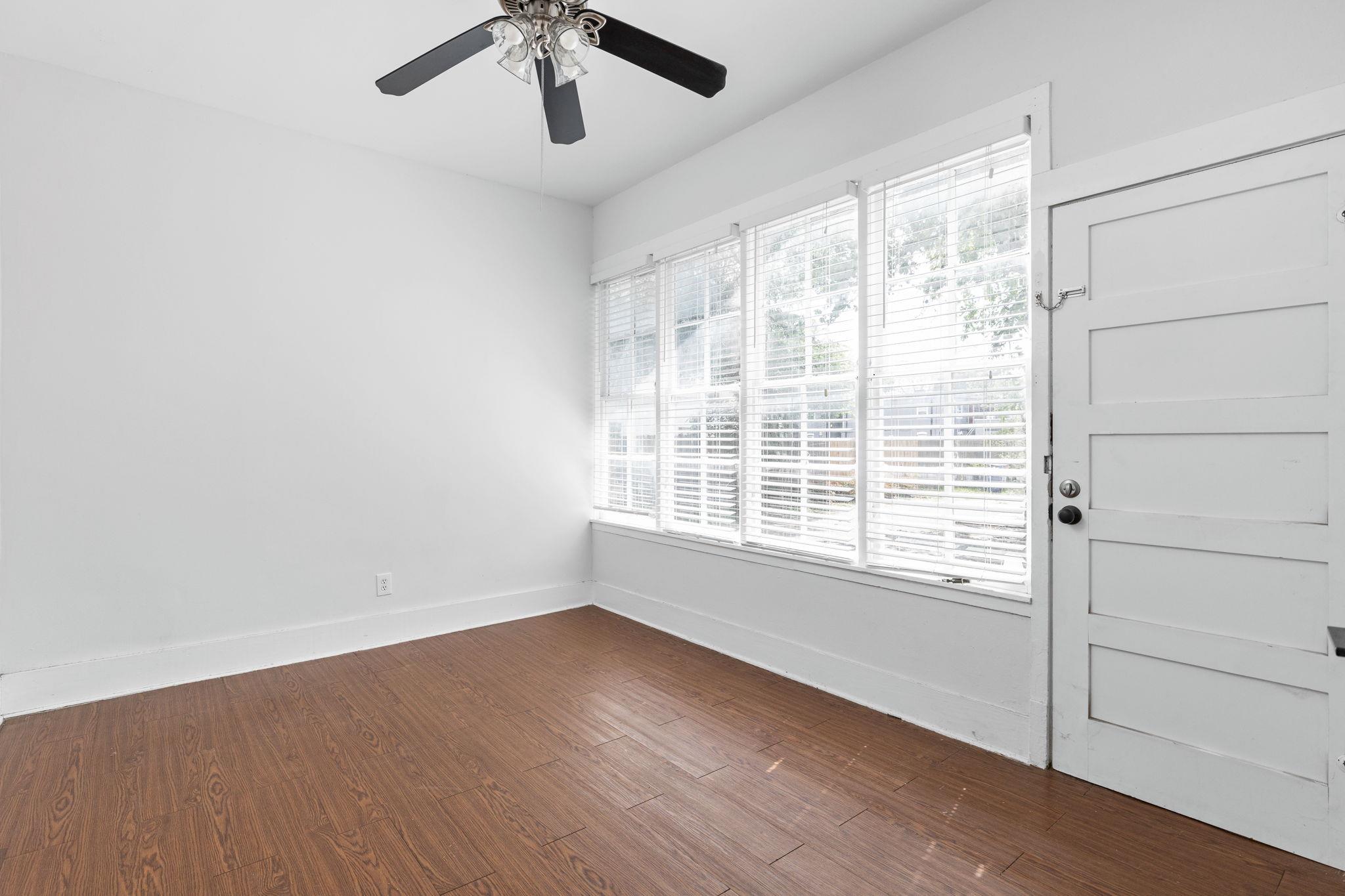 207 W 39th ST