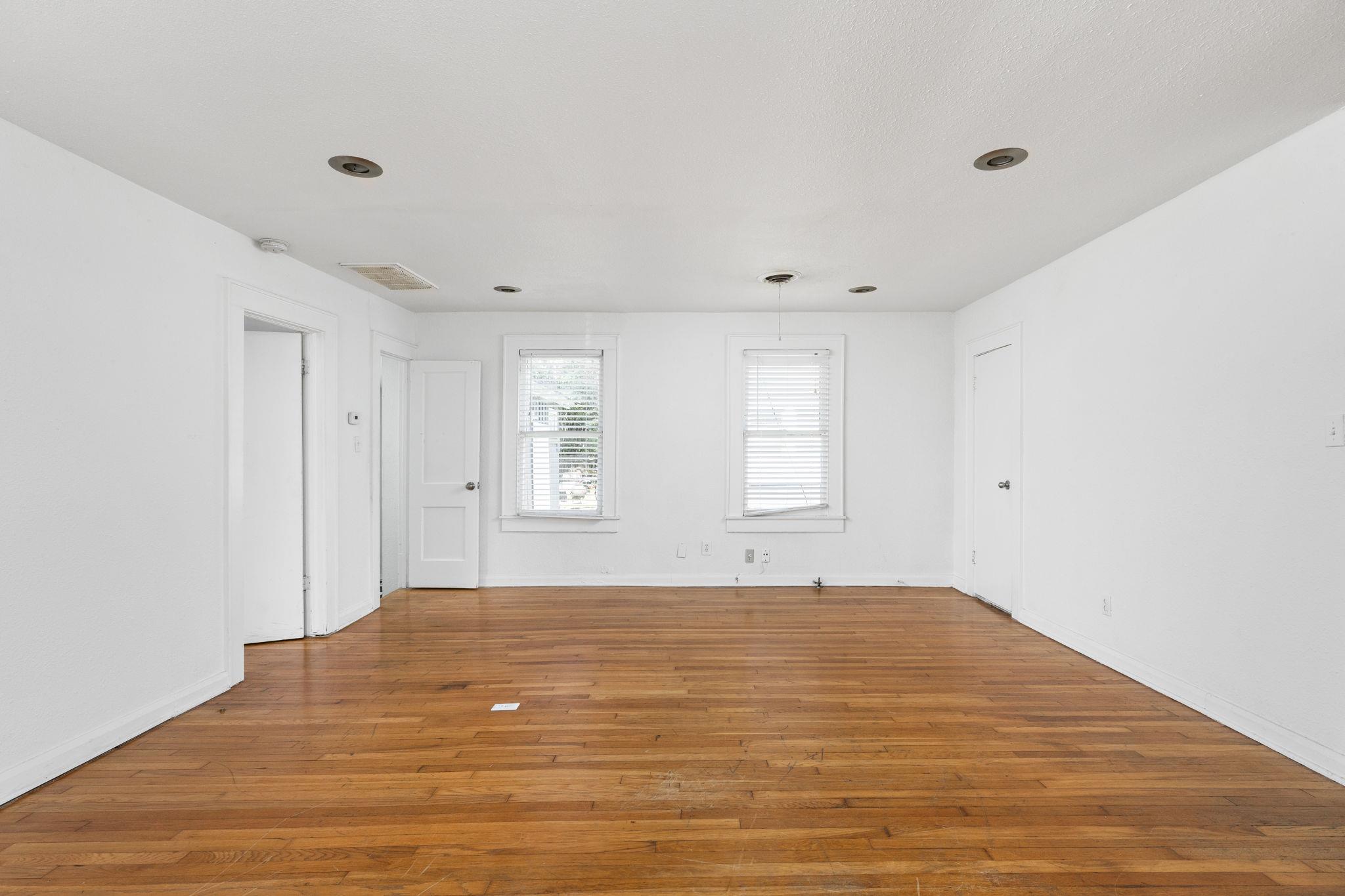 207 W 39th ST