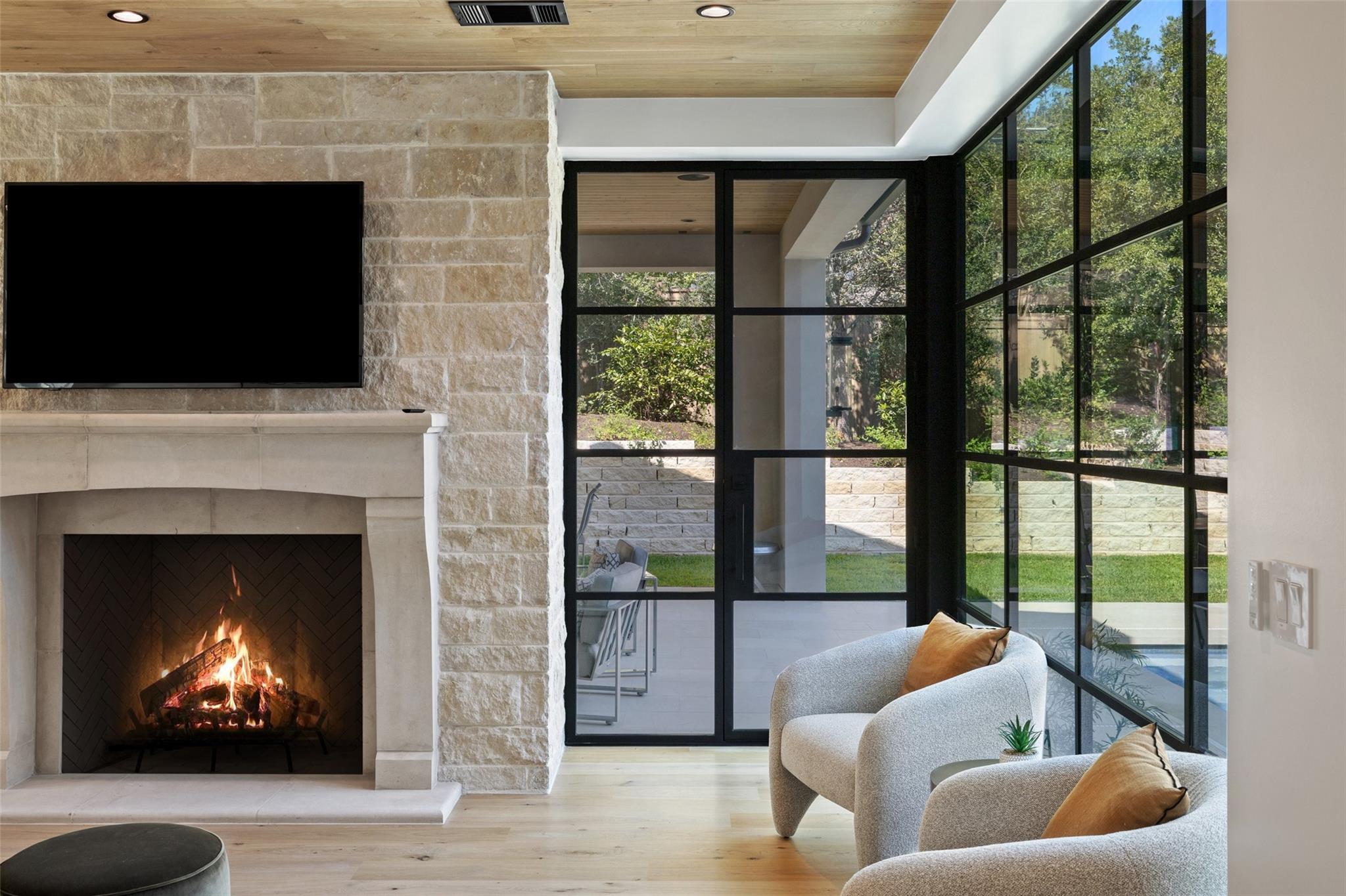 4905 Timberline DR