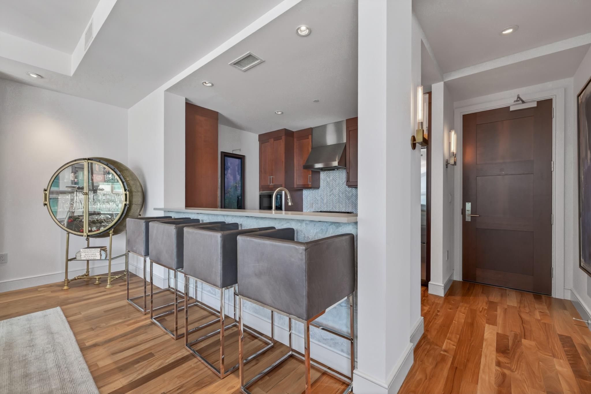 98 San Jacinto BLVD # 2103