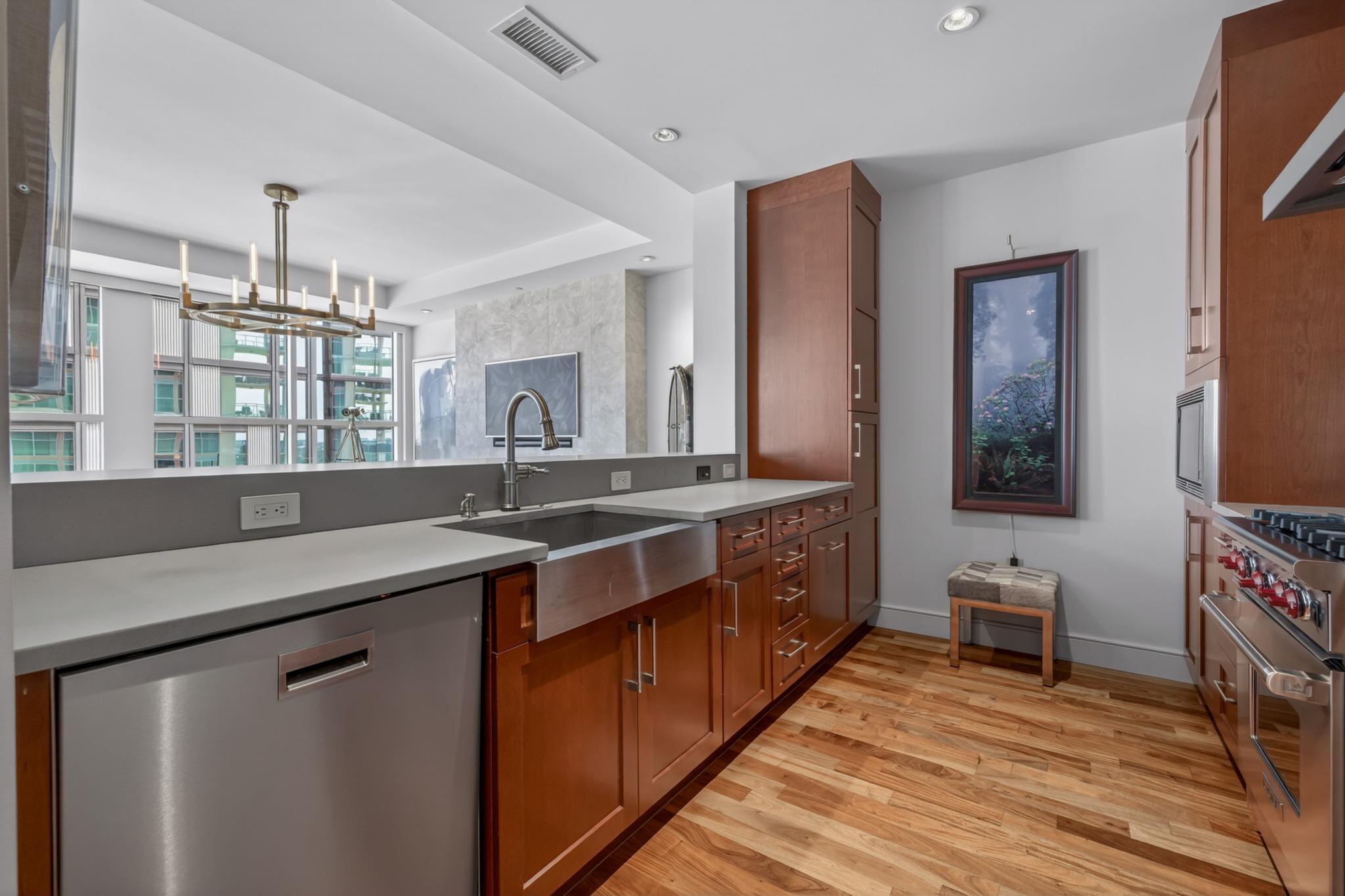 98 San Jacinto BLVD # 2103