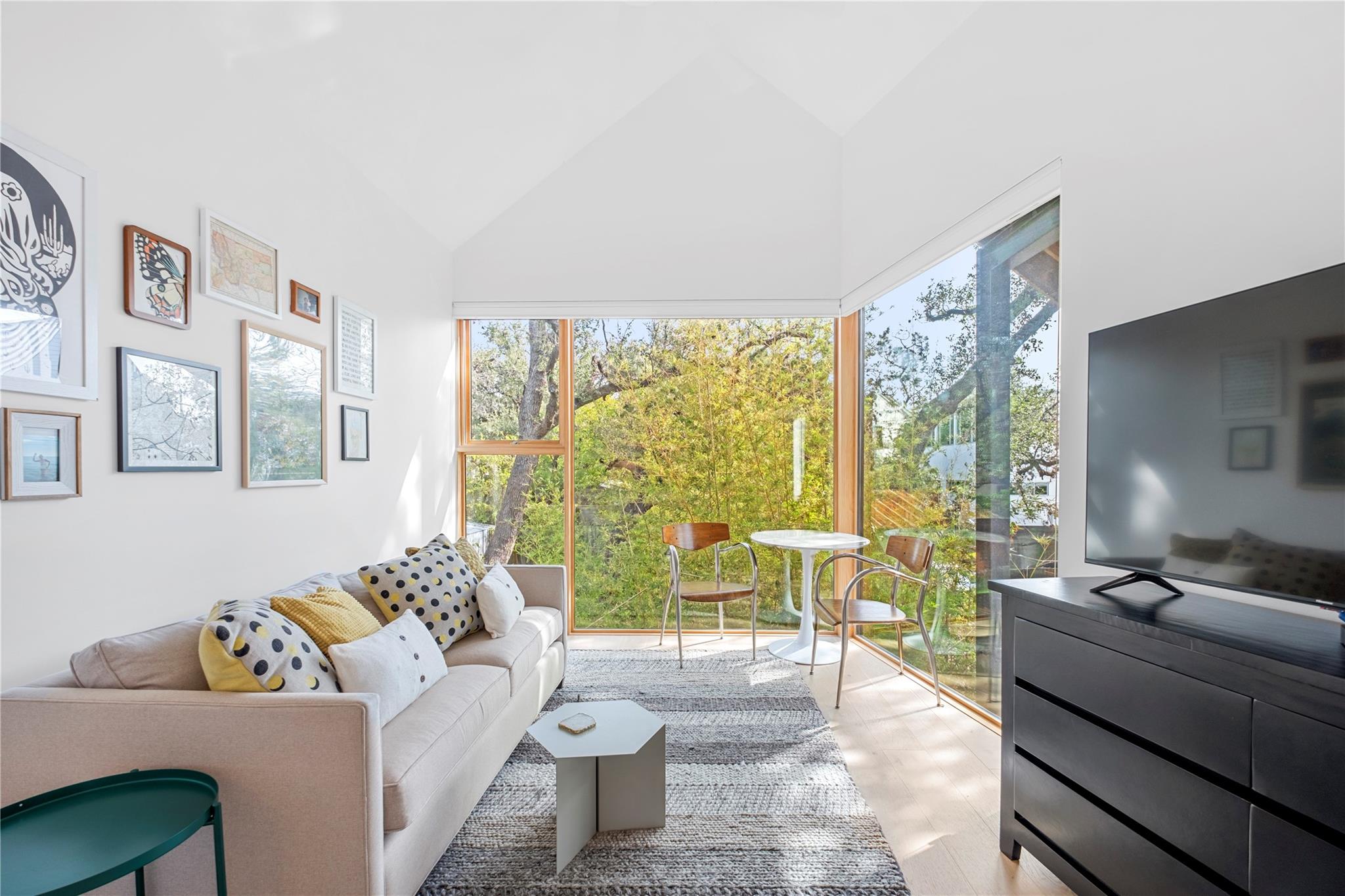 907 W Annie ST # 2