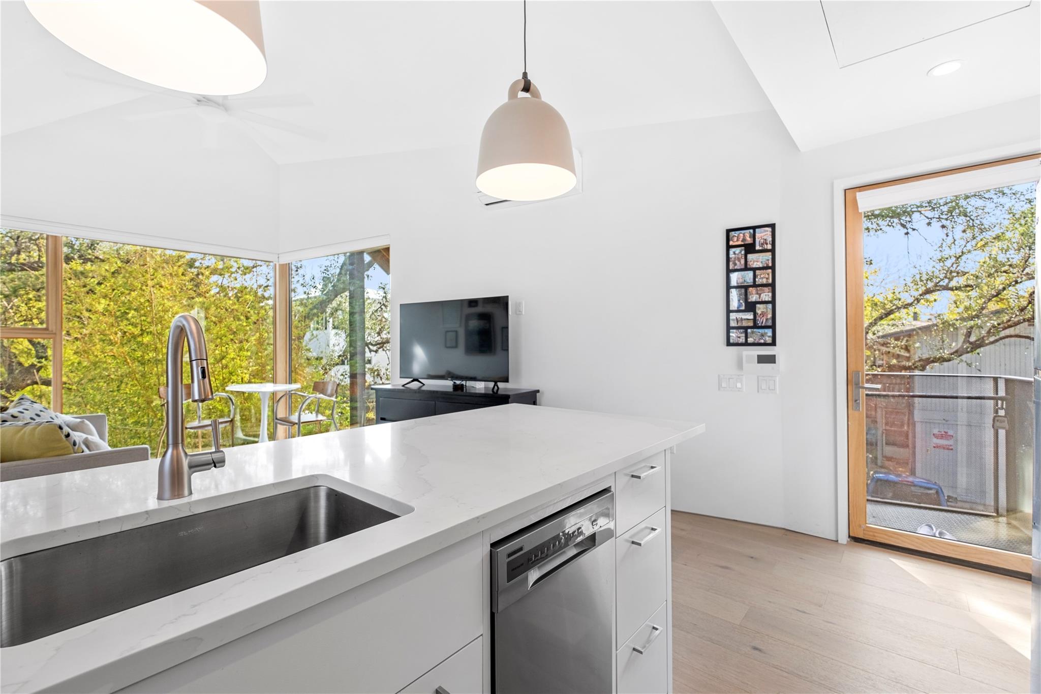 907 W Annie ST # 2