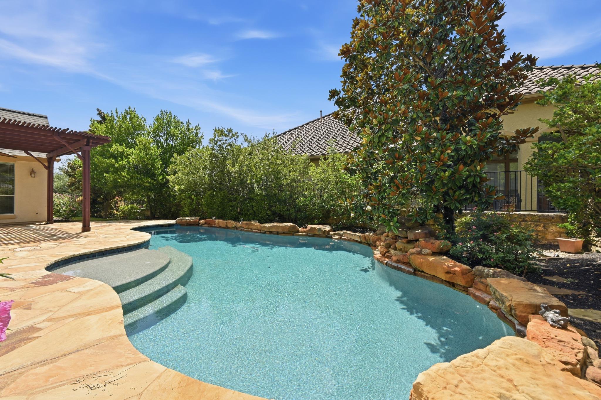 111 WHITLEY DR