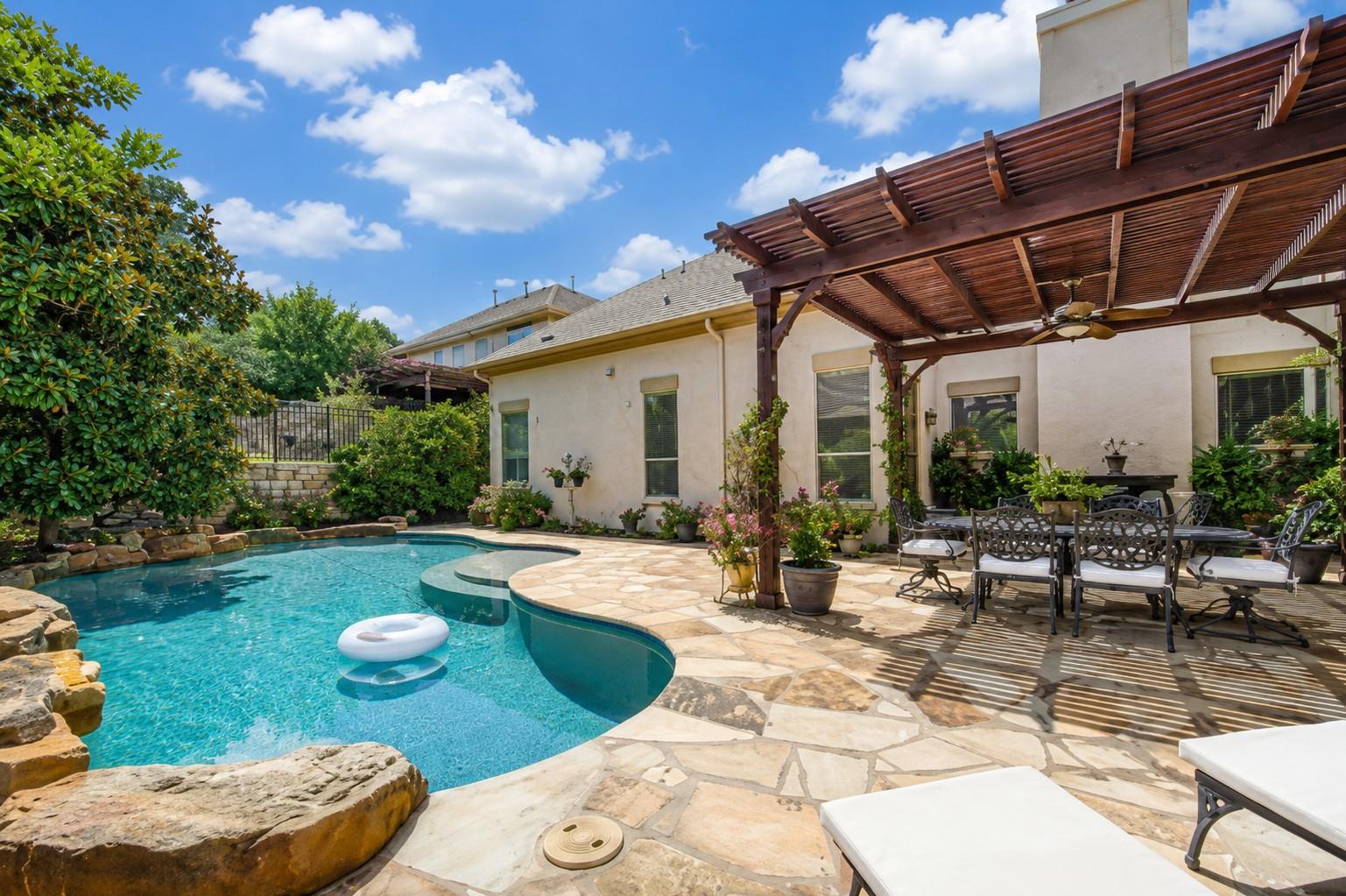 111 WHITLEY DR