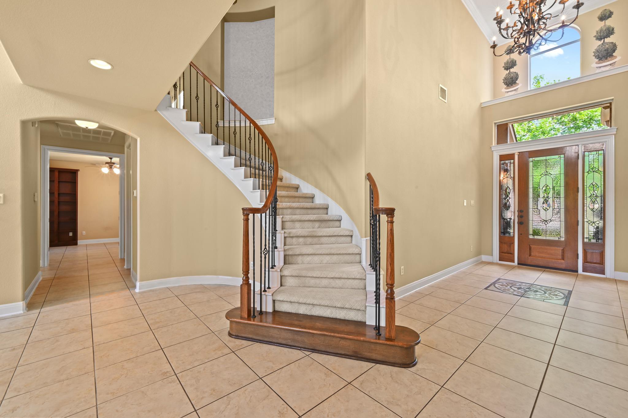 111 WHITLEY DR