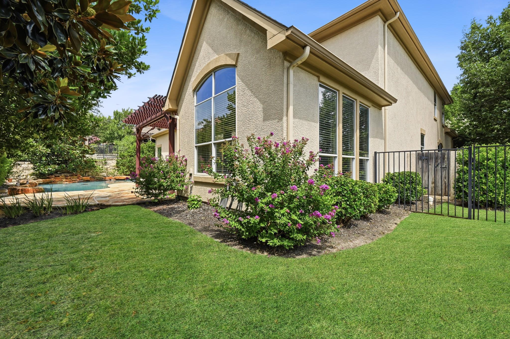 111 WHITLEY DR