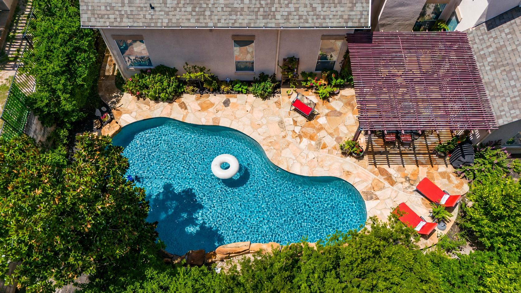 111 WHITLEY DR