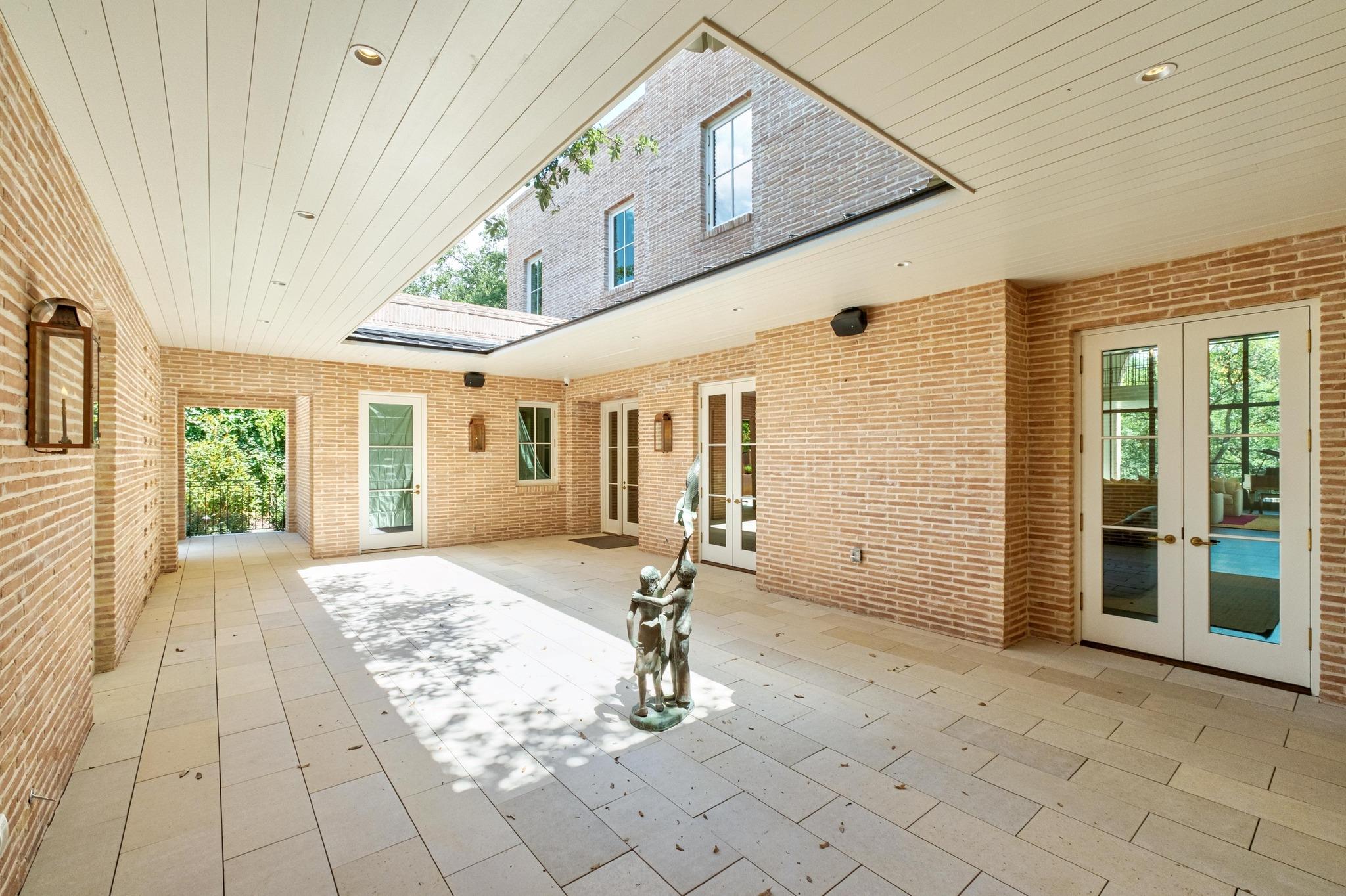 4500 River Wood CT