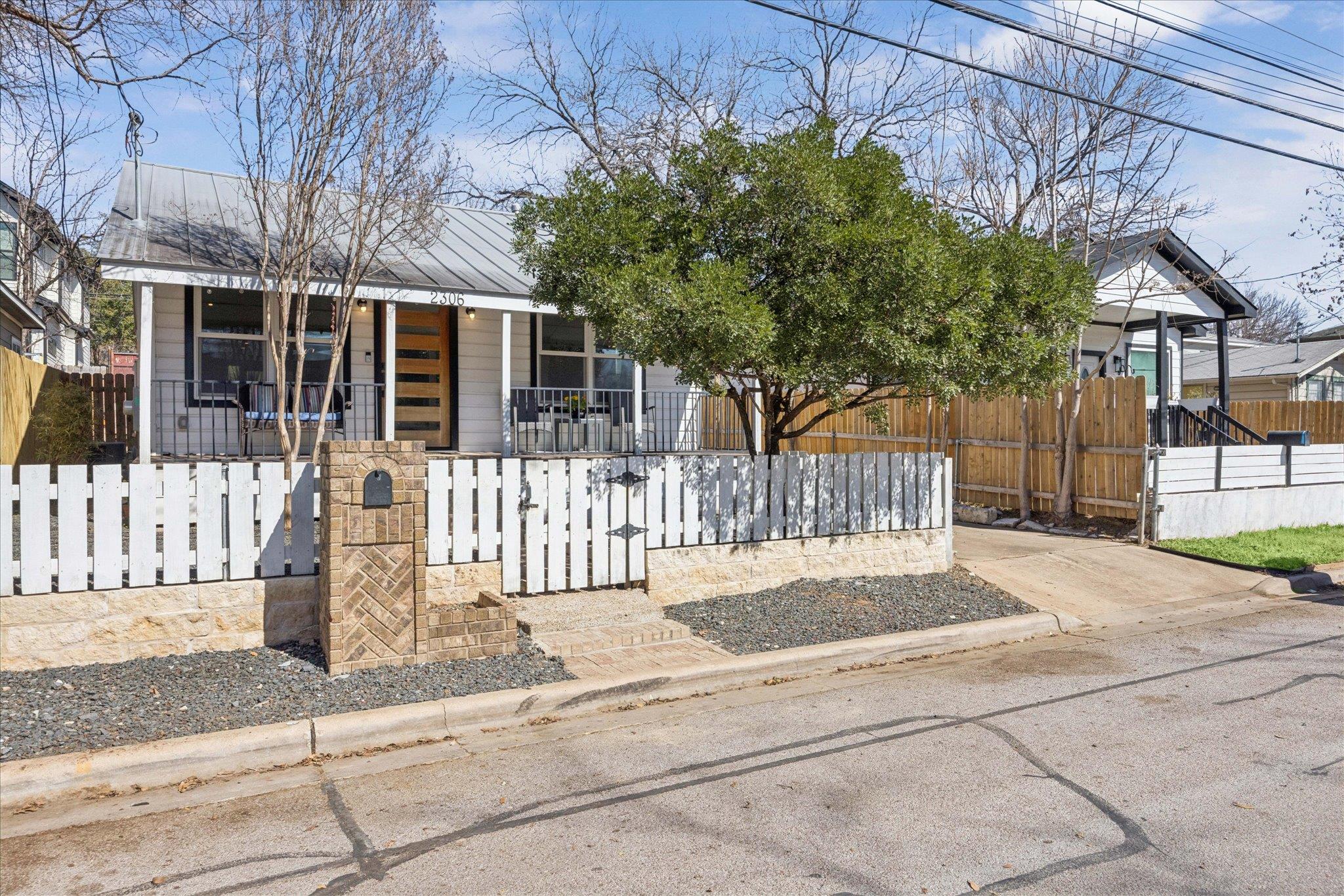 2306 Santa Maria ST