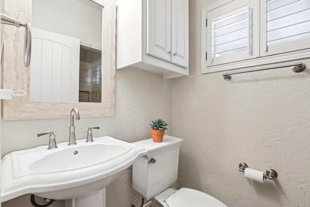 2307 Alta Vista Ave