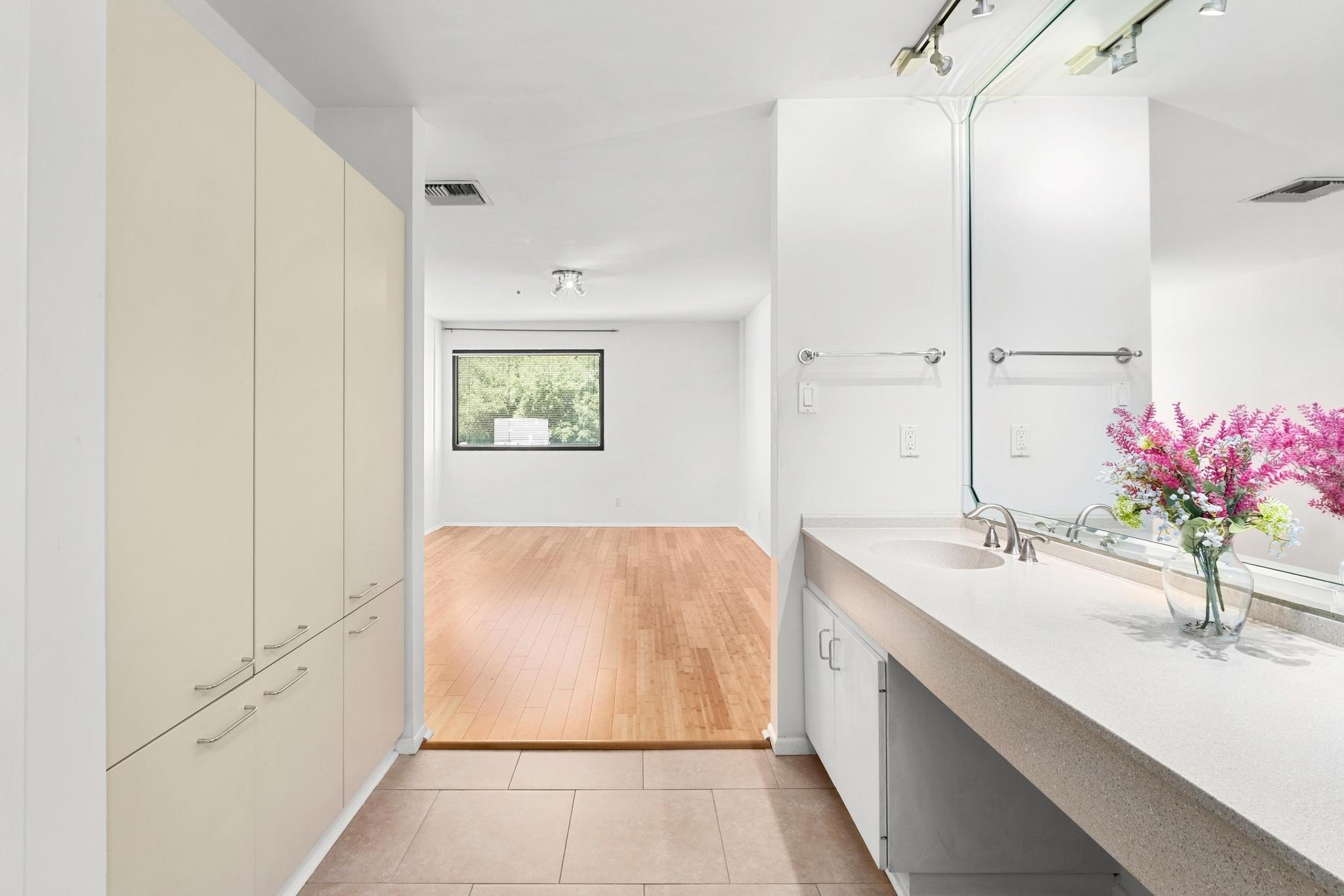 40 N Interstate 35 Unit: 3D3