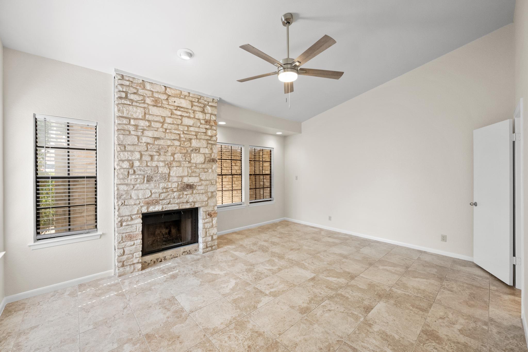 2201 Lakeway BLVD Unit: 39