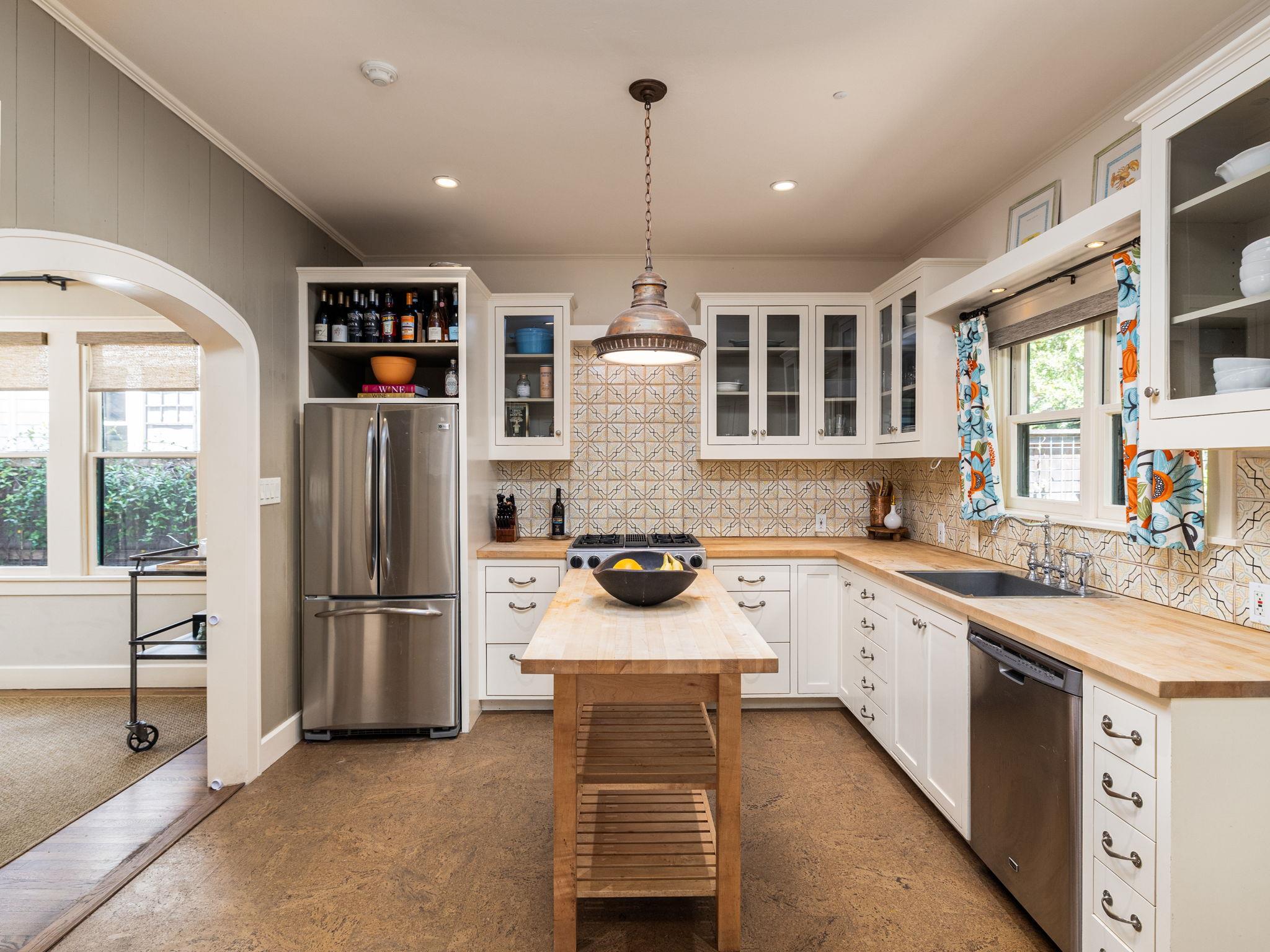 2825 Shoal Crest Ave