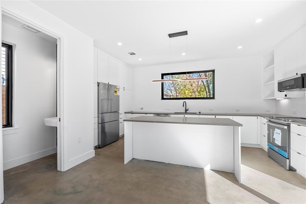 2101 Thrasher LN # 2